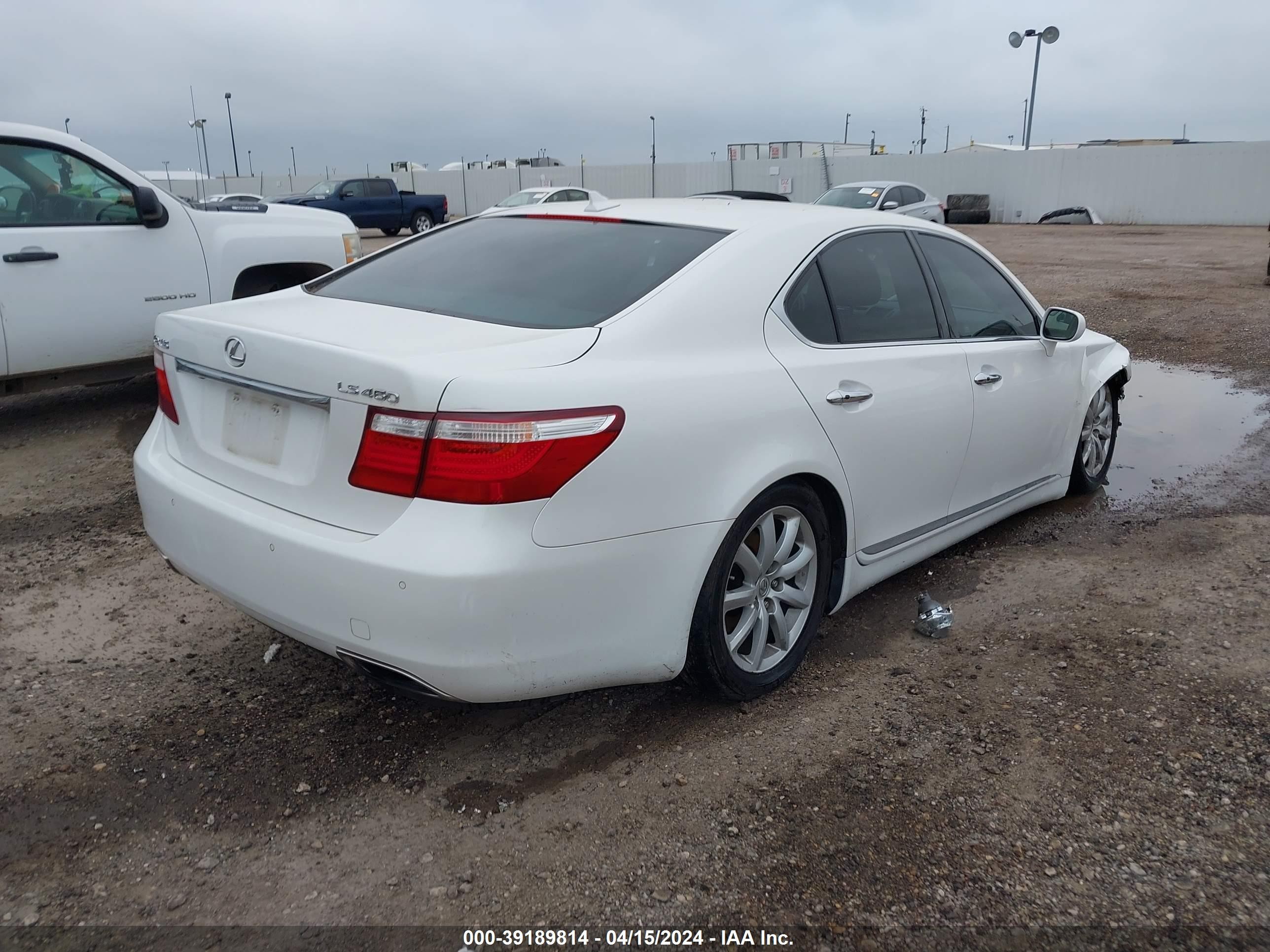 Photo 3 VIN: JTHBL46F385066882 - LEXUS LS 