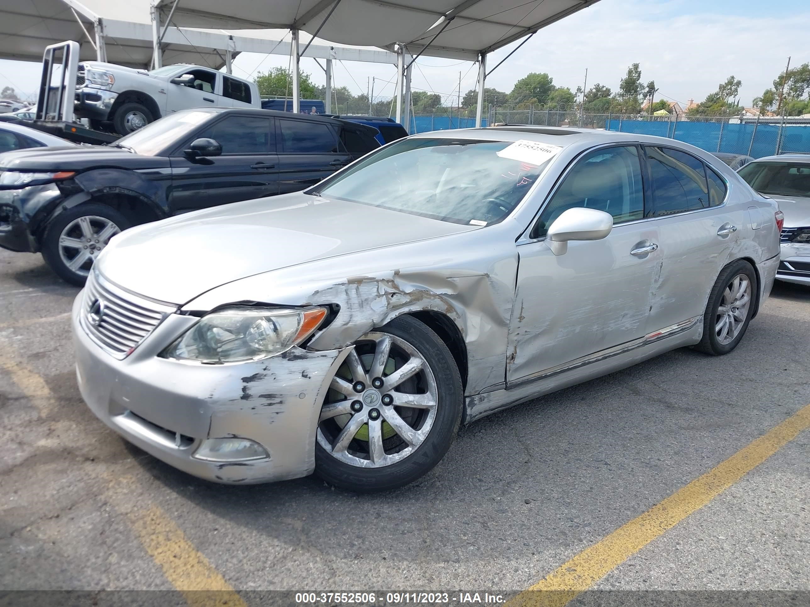 Photo 1 VIN: JTHBL46F385077137 - LEXUS LS 