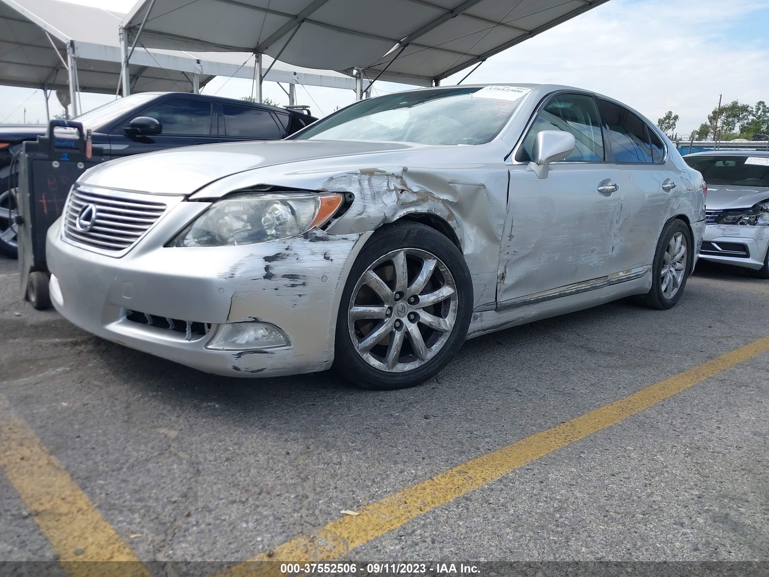 Photo 5 VIN: JTHBL46F385077137 - LEXUS LS 