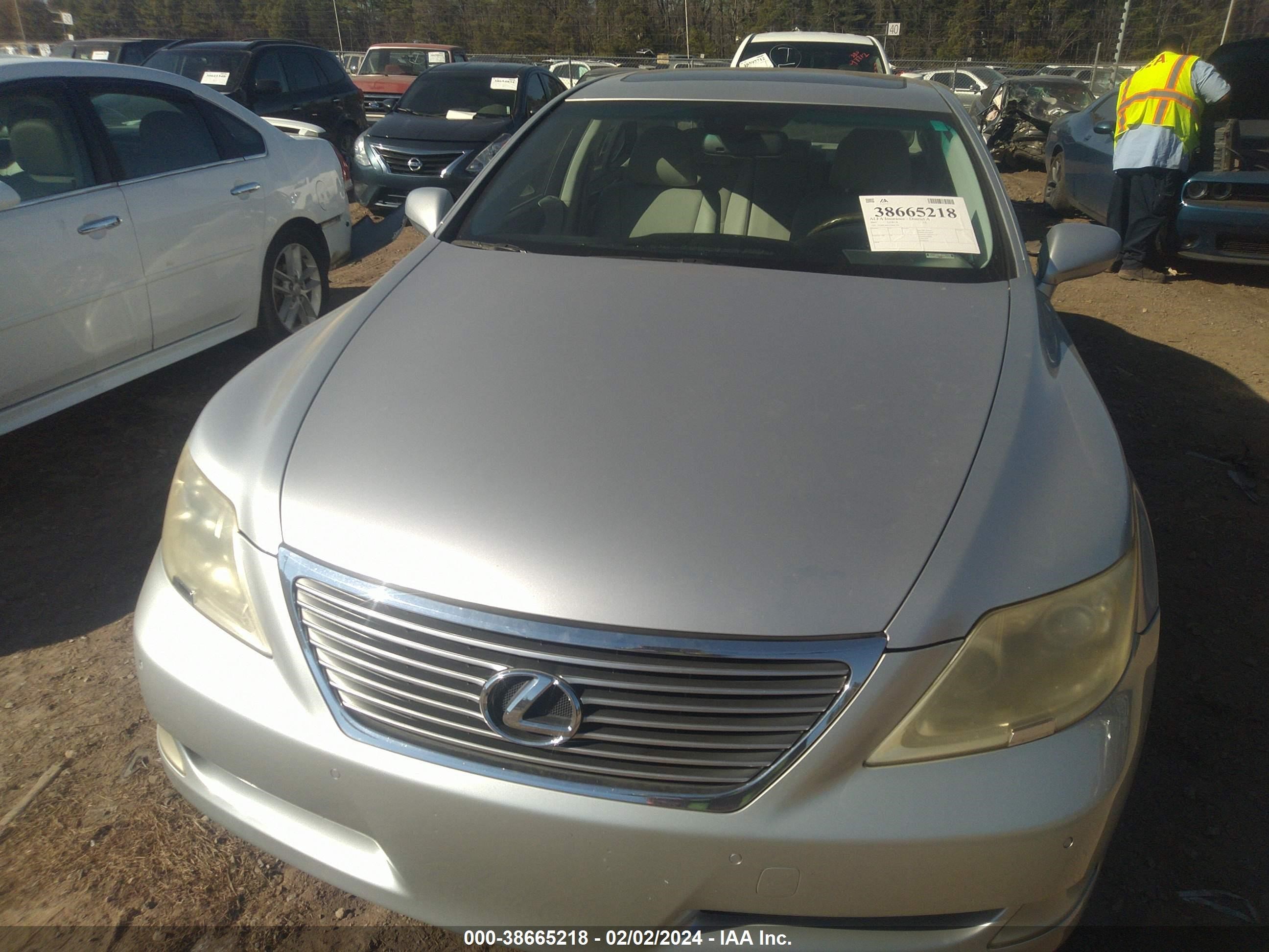 Photo 13 VIN: JTHBL46F475001778 - LEXUS LS 