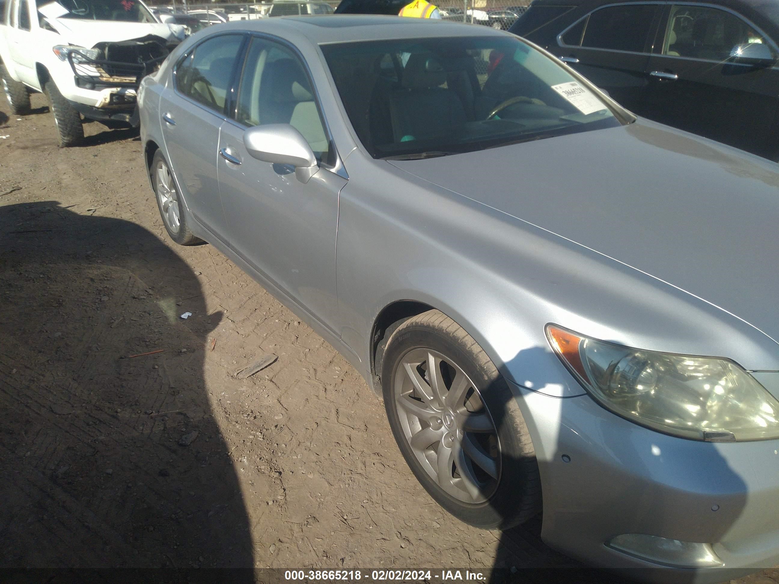 Photo 14 VIN: JTHBL46F475001778 - LEXUS LS 