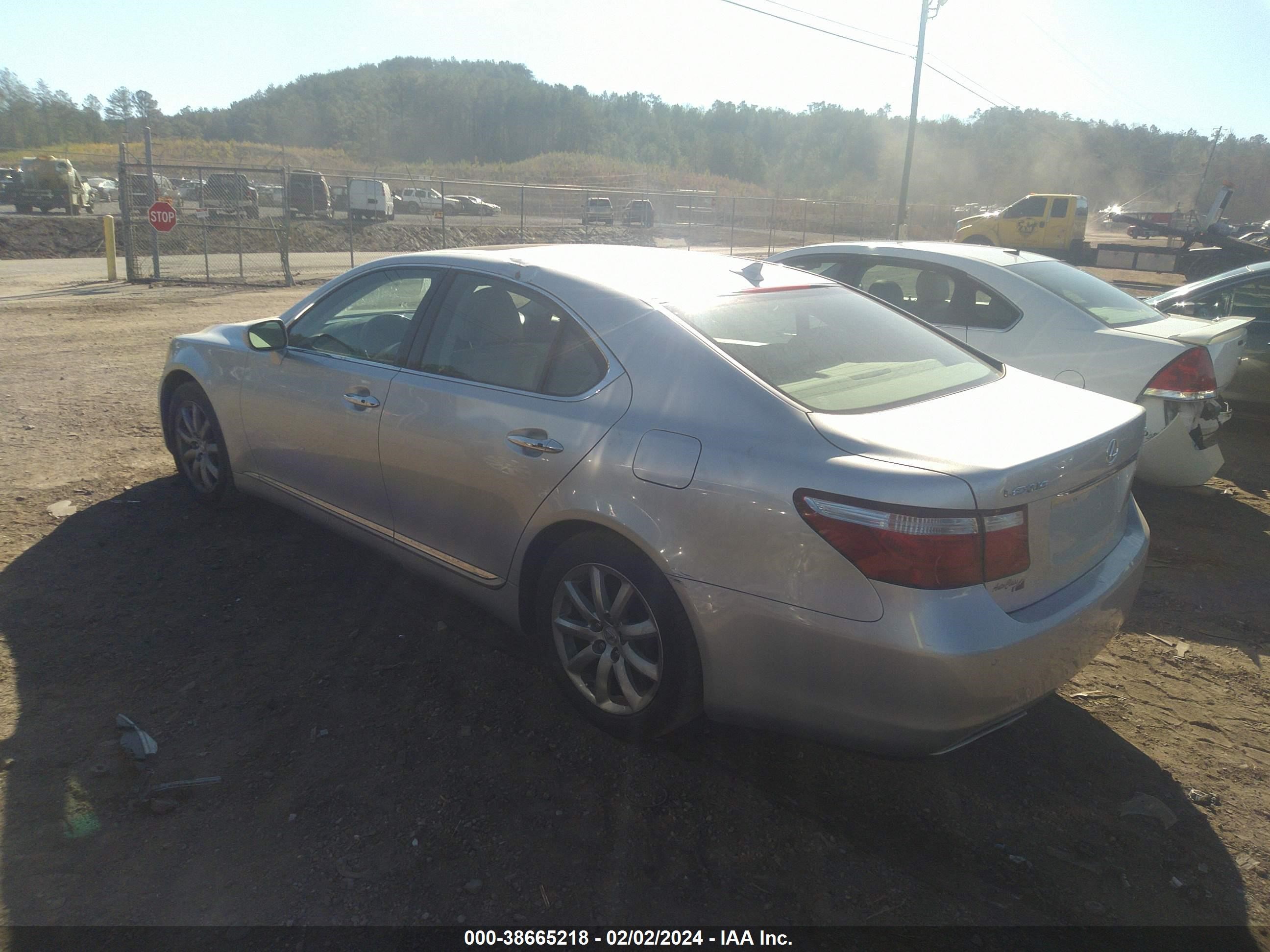 Photo 2 VIN: JTHBL46F475001778 - LEXUS LS 