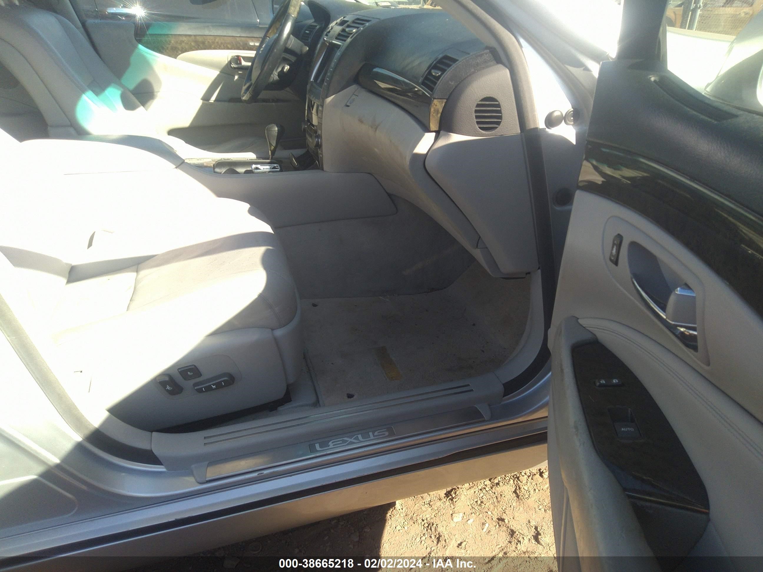 Photo 4 VIN: JTHBL46F475001778 - LEXUS LS 