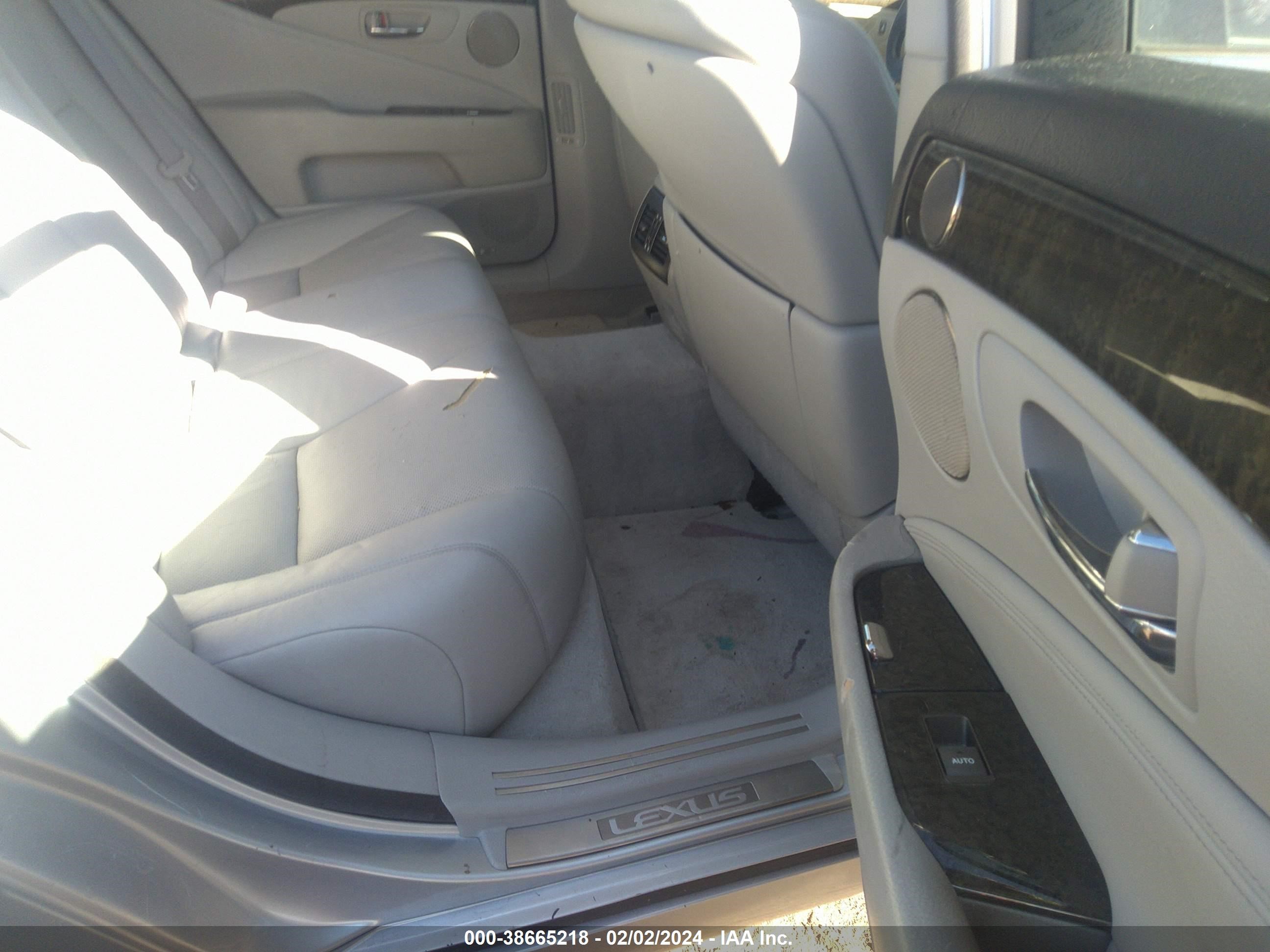 Photo 7 VIN: JTHBL46F475001778 - LEXUS LS 