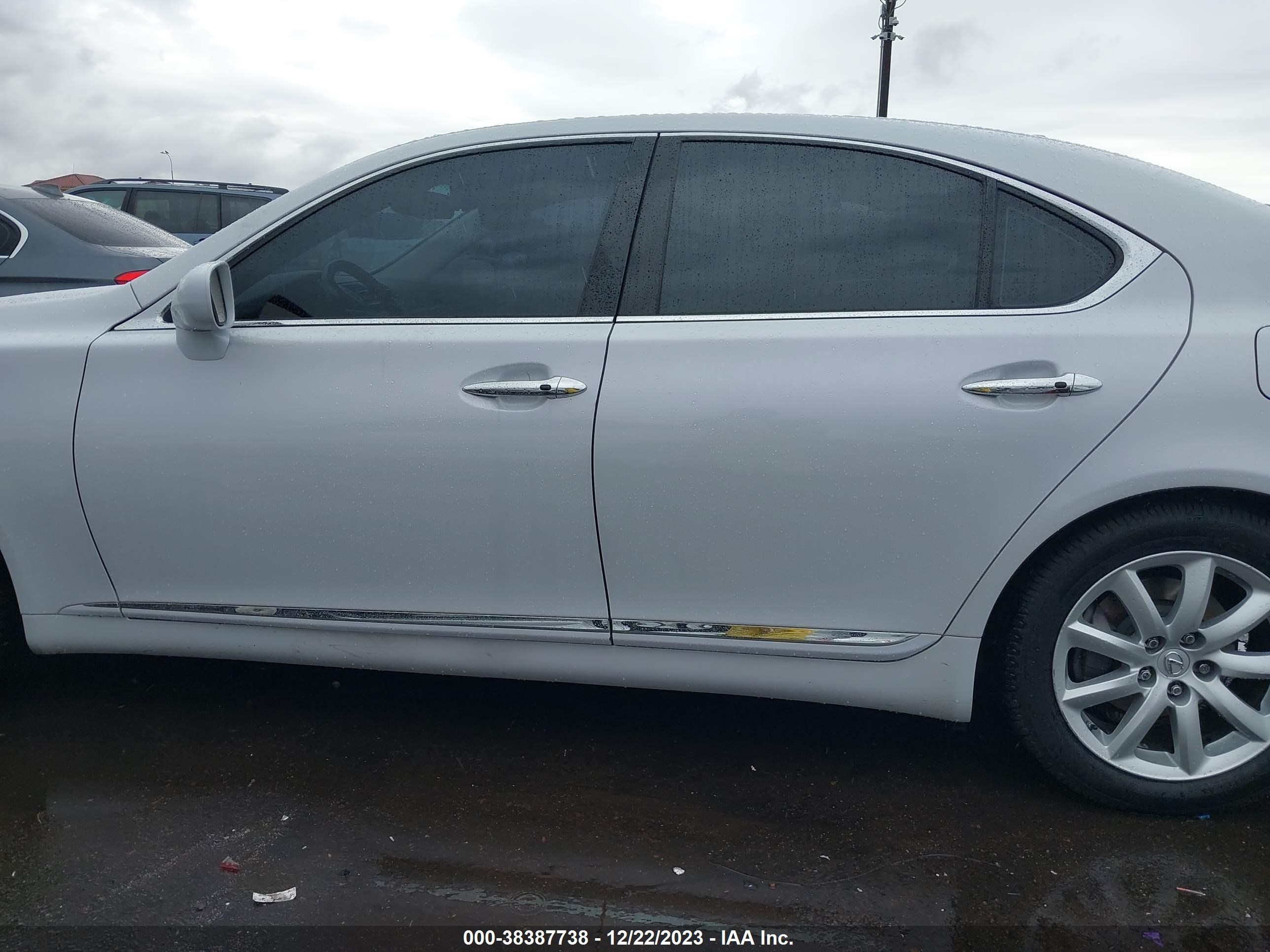 Photo 13 VIN: JTHBL46F485058290 - LEXUS LS 