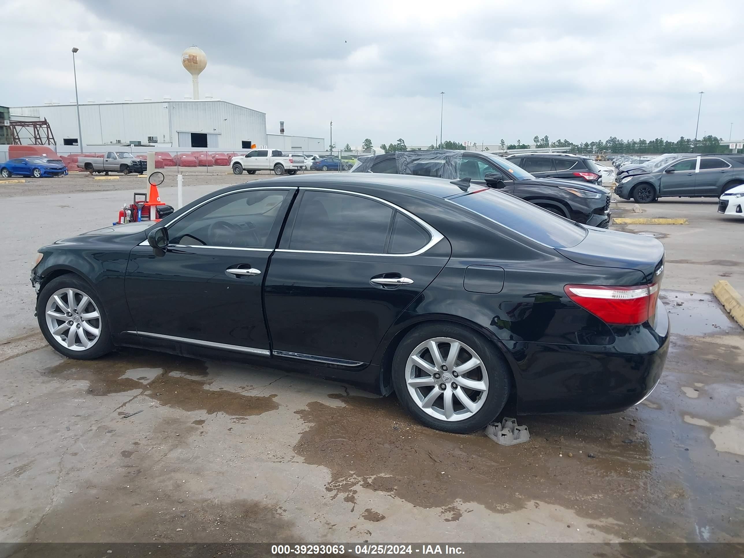 Photo 13 VIN: JTHBL46F585054183 - LEXUS LS 