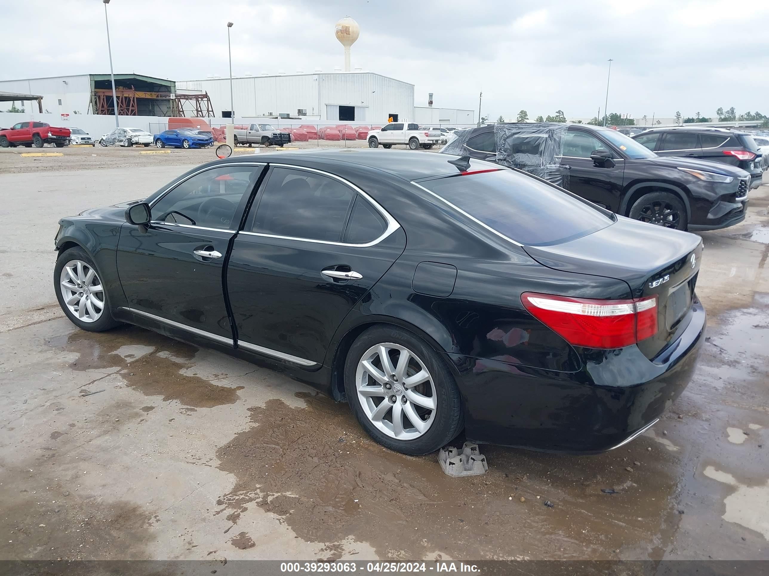 Photo 2 VIN: JTHBL46F585054183 - LEXUS LS 