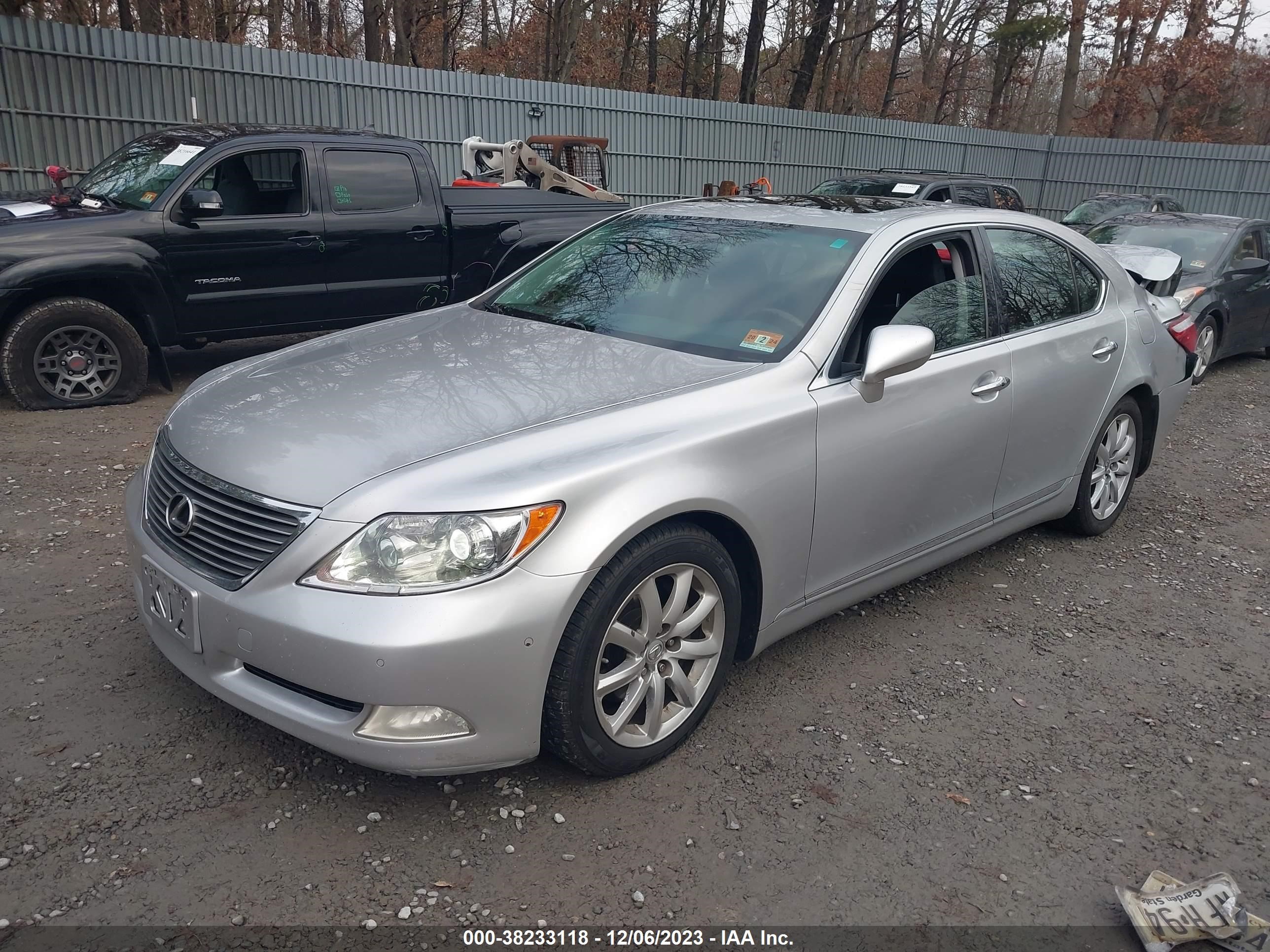 Photo 1 VIN: JTHBL46F585054829 - LEXUS LS 