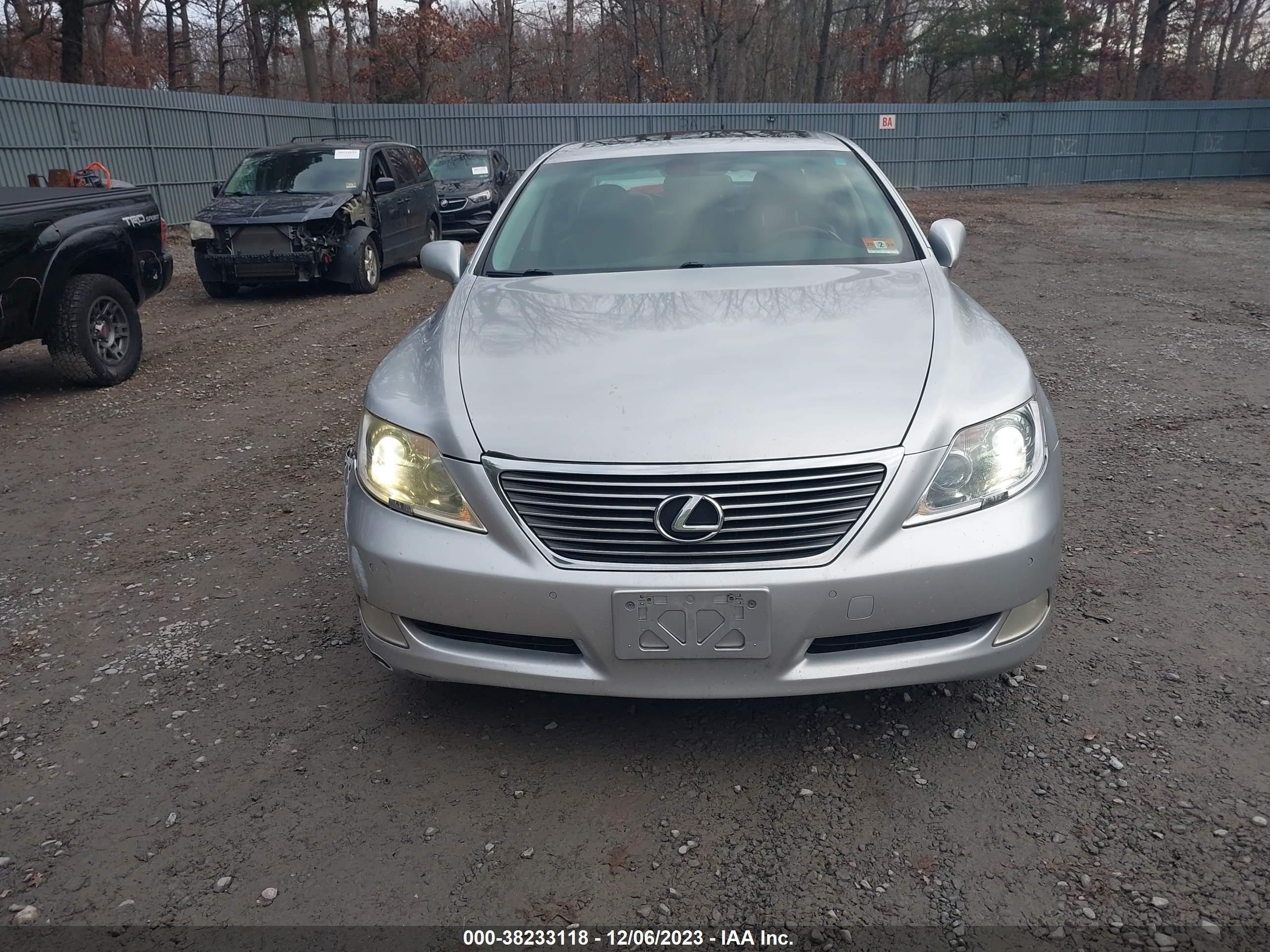 Photo 11 VIN: JTHBL46F585054829 - LEXUS LS 