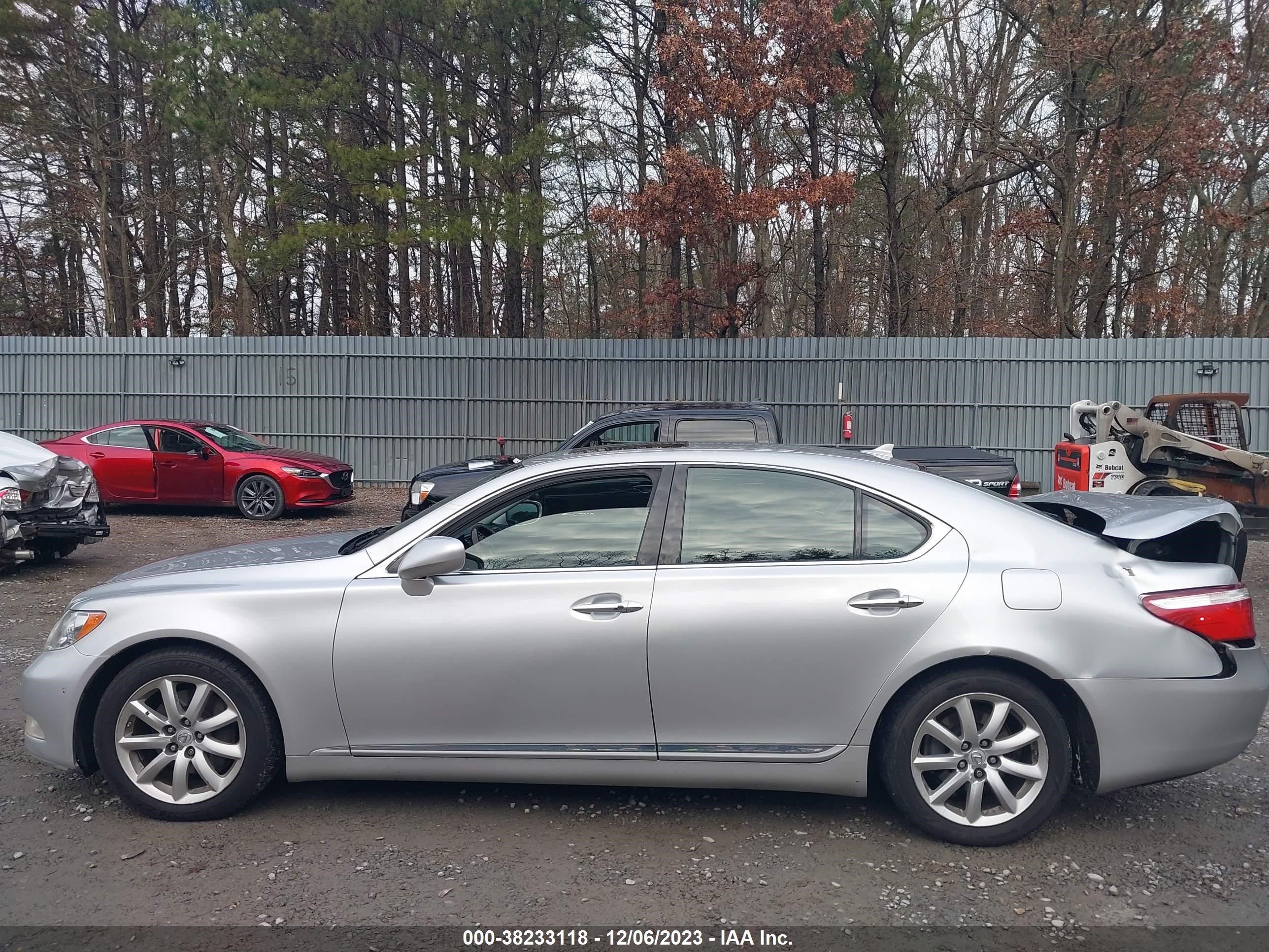 Photo 13 VIN: JTHBL46F585054829 - LEXUS LS 