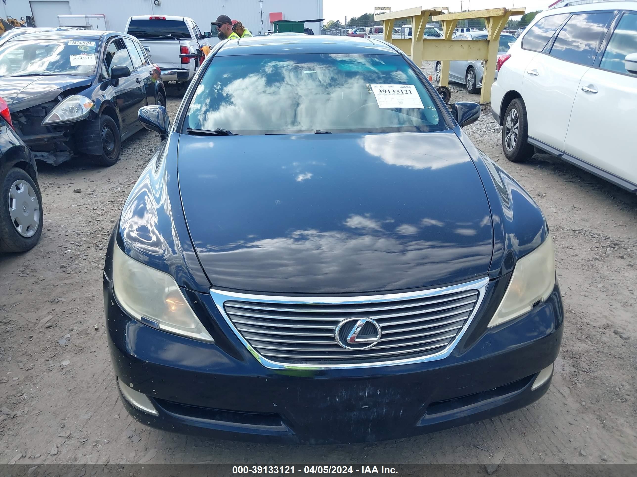 Photo 11 VIN: JTHBL46F585062042 - LEXUS LS 