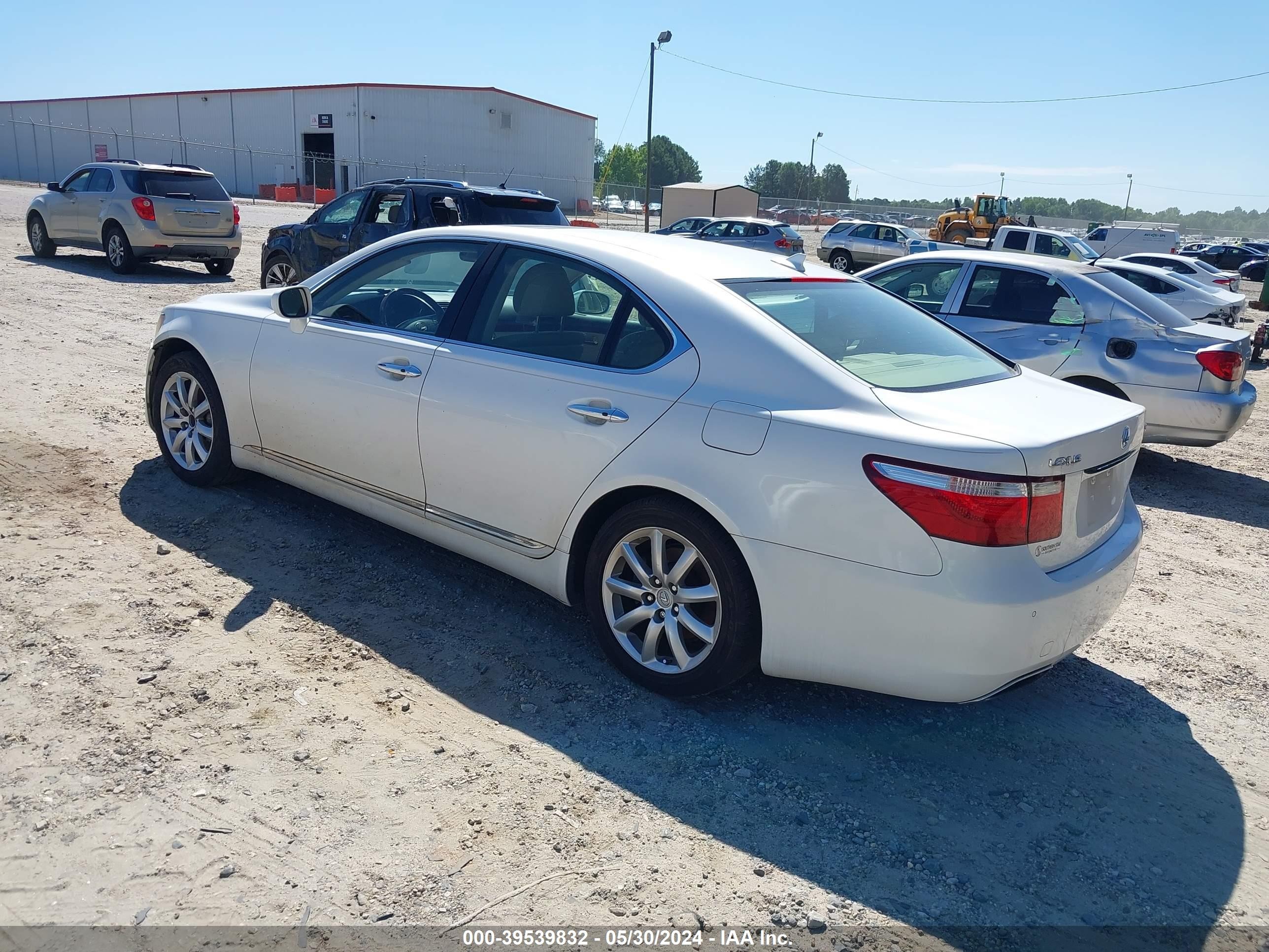 Photo 2 VIN: JTHBL46F585067743 - LEXUS LS 