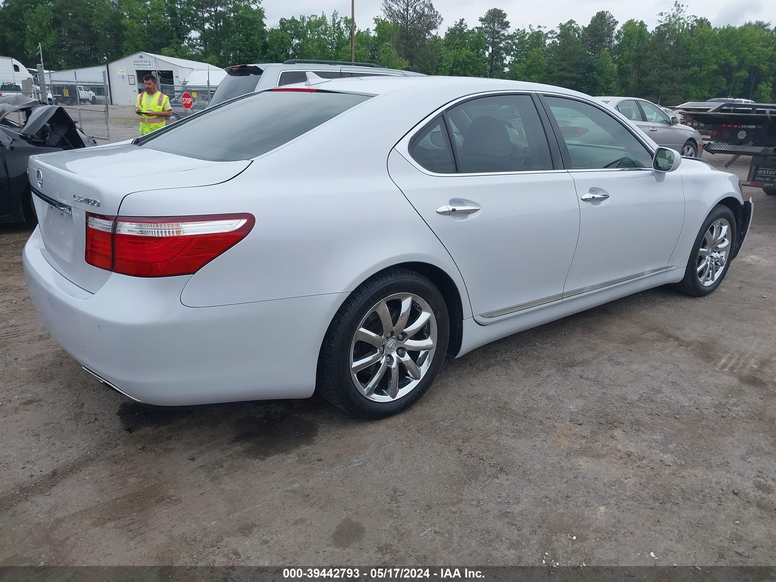 Photo 3 VIN: JTHBL46F585067807 - LEXUS LS 