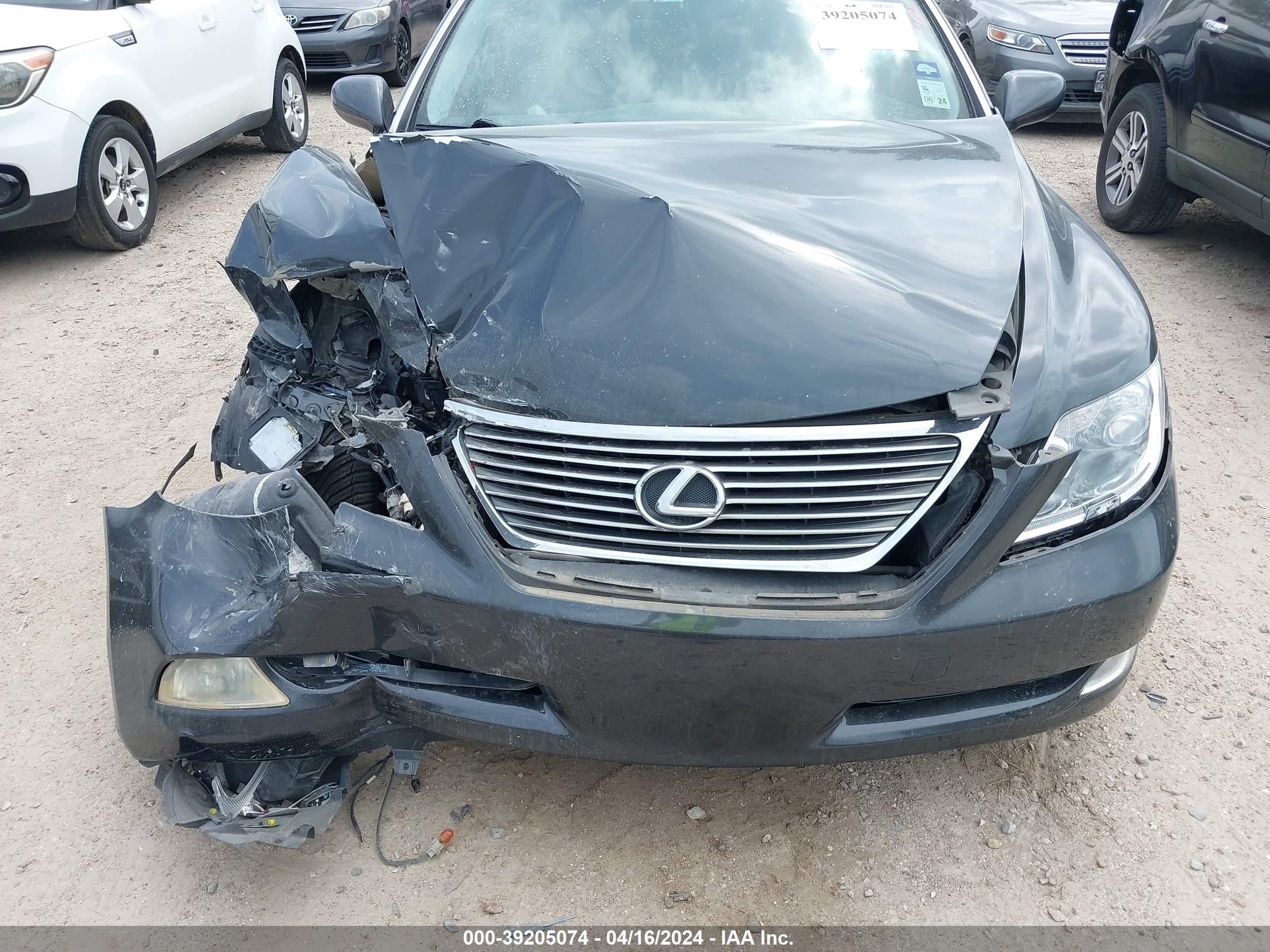 Photo 11 VIN: JTHBL46F675051677 - LEXUS LS 