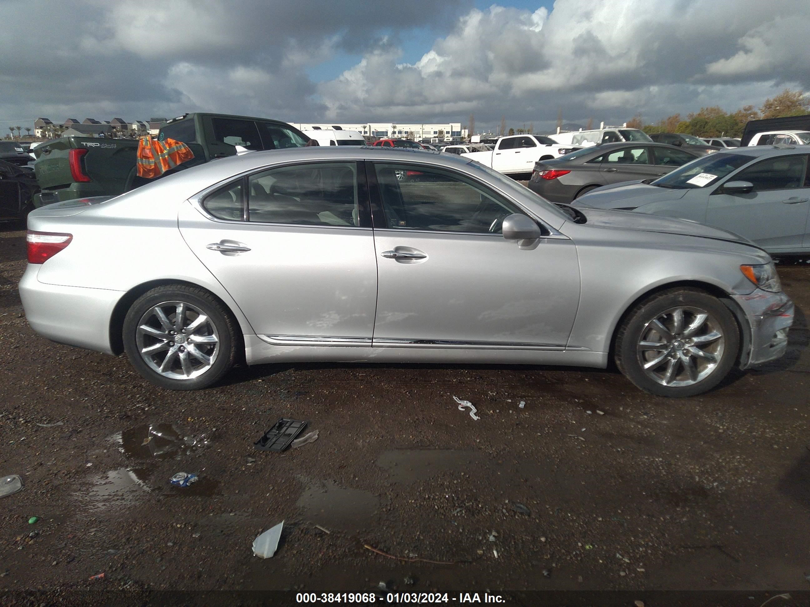 Photo 12 VIN: JTHBL46F685072305 - LEXUS LS 