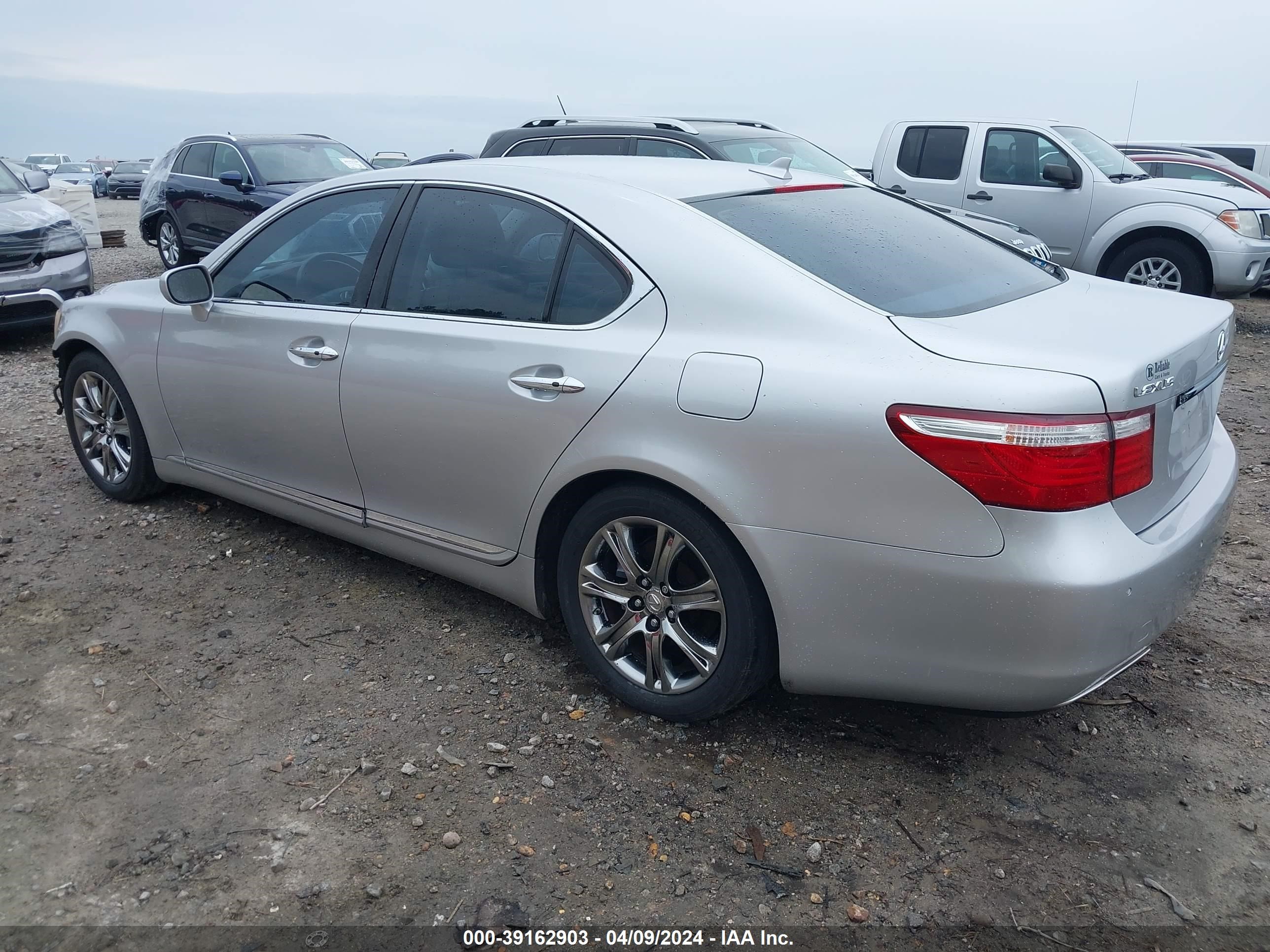 Photo 2 VIN: JTHBL46F685076113 - LEXUS LS 