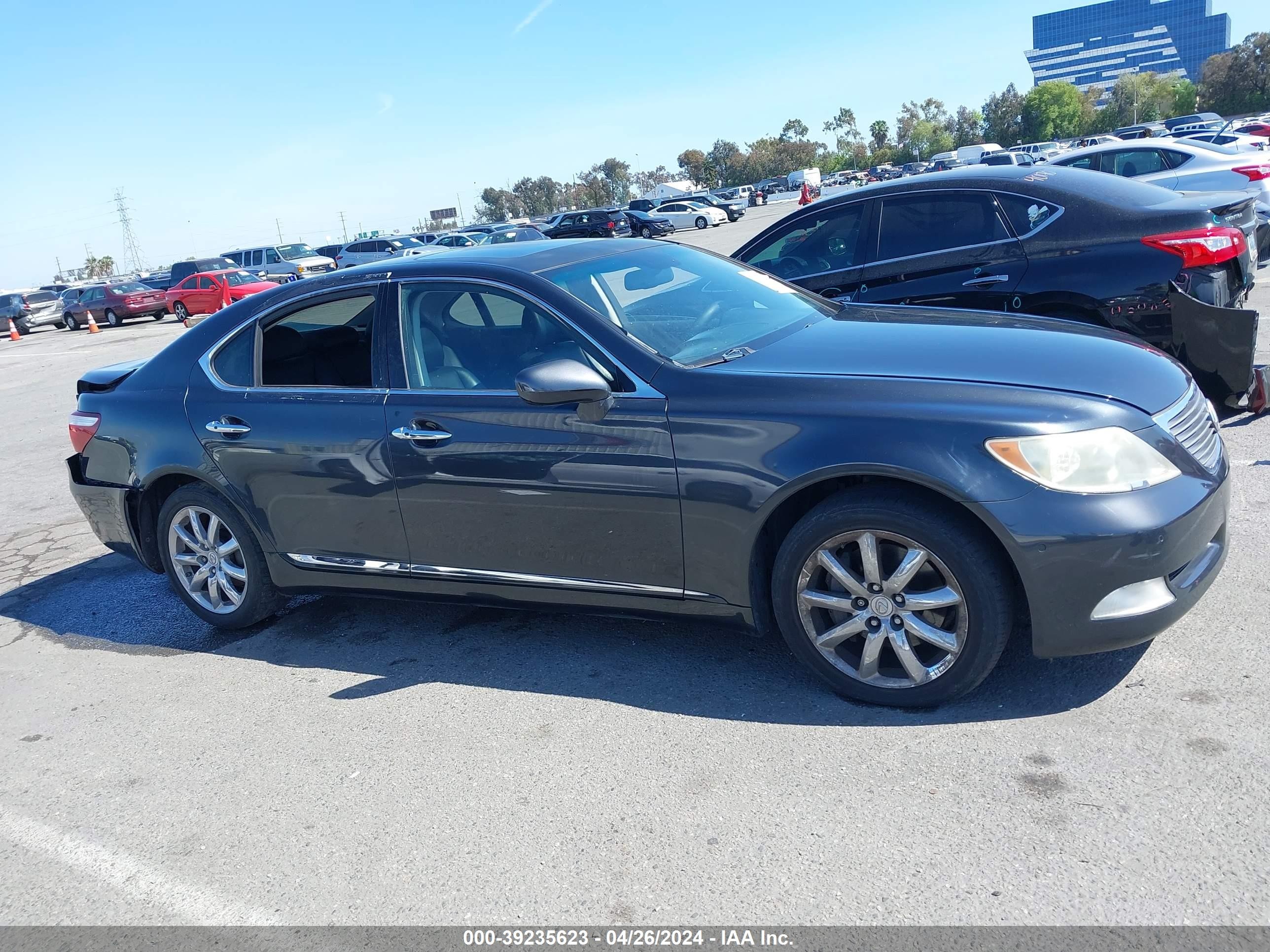 Photo 12 VIN: JTHBL46F685076564 - LEXUS LS 