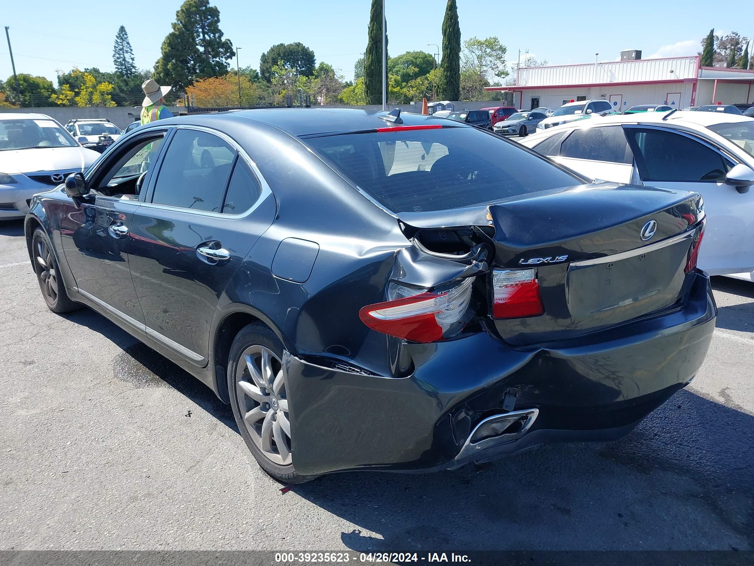 Photo 2 VIN: JTHBL46F685076564 - LEXUS LS 