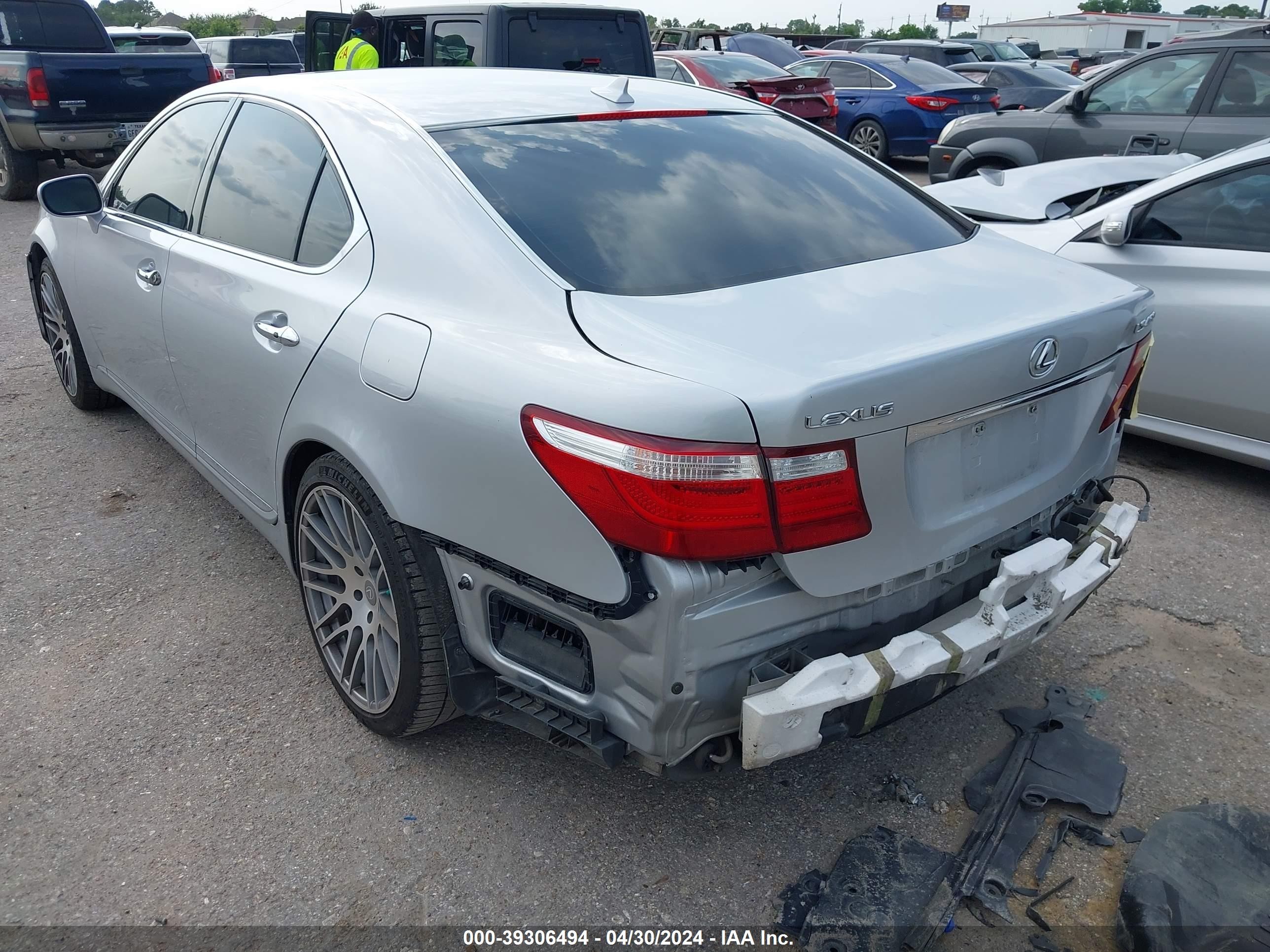 Photo 2 VIN: JTHBL46F775015545 - LEXUS LS 