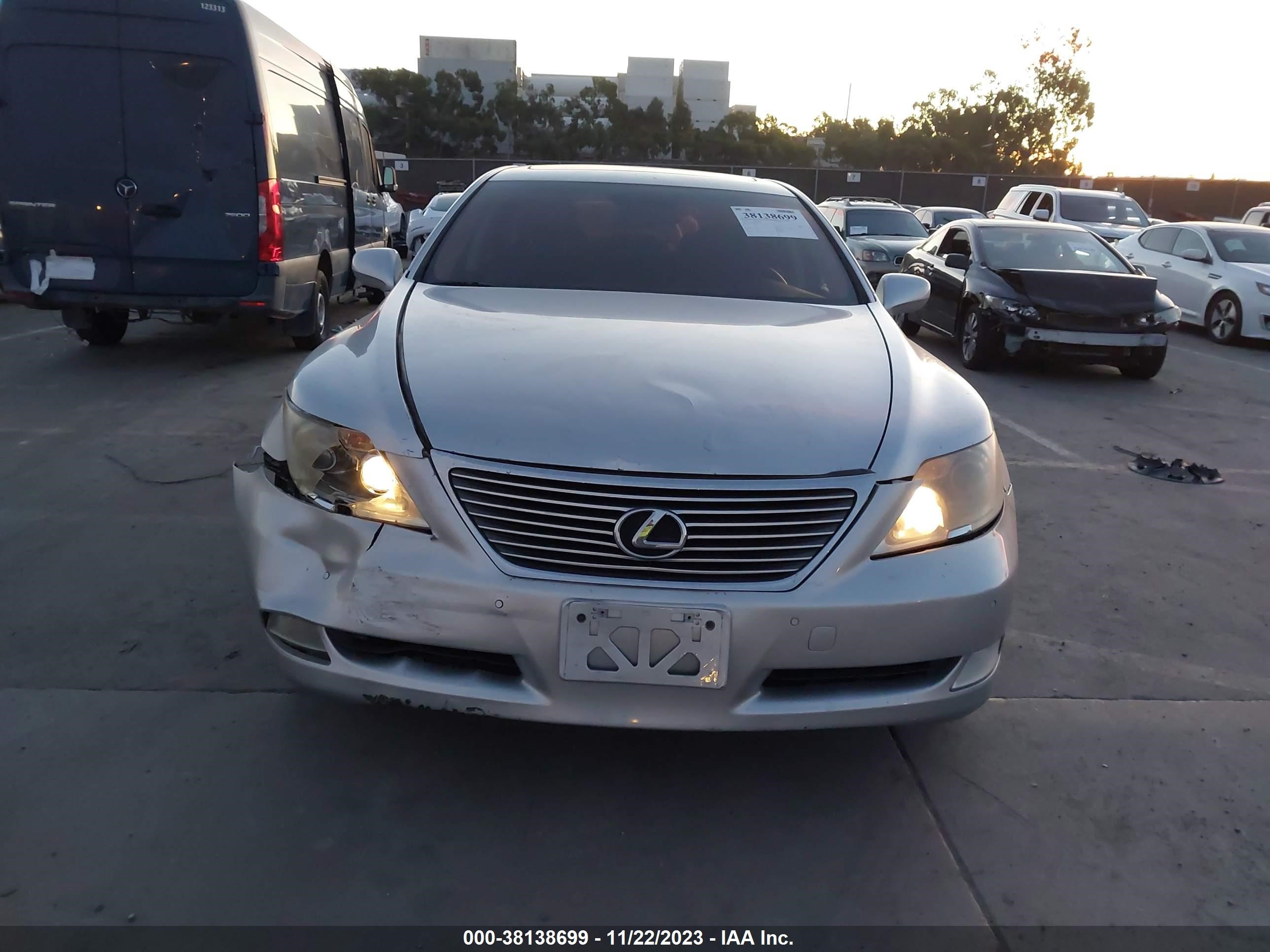 Photo 11 VIN: JTHBL46F785072894 - LEXUS LS 