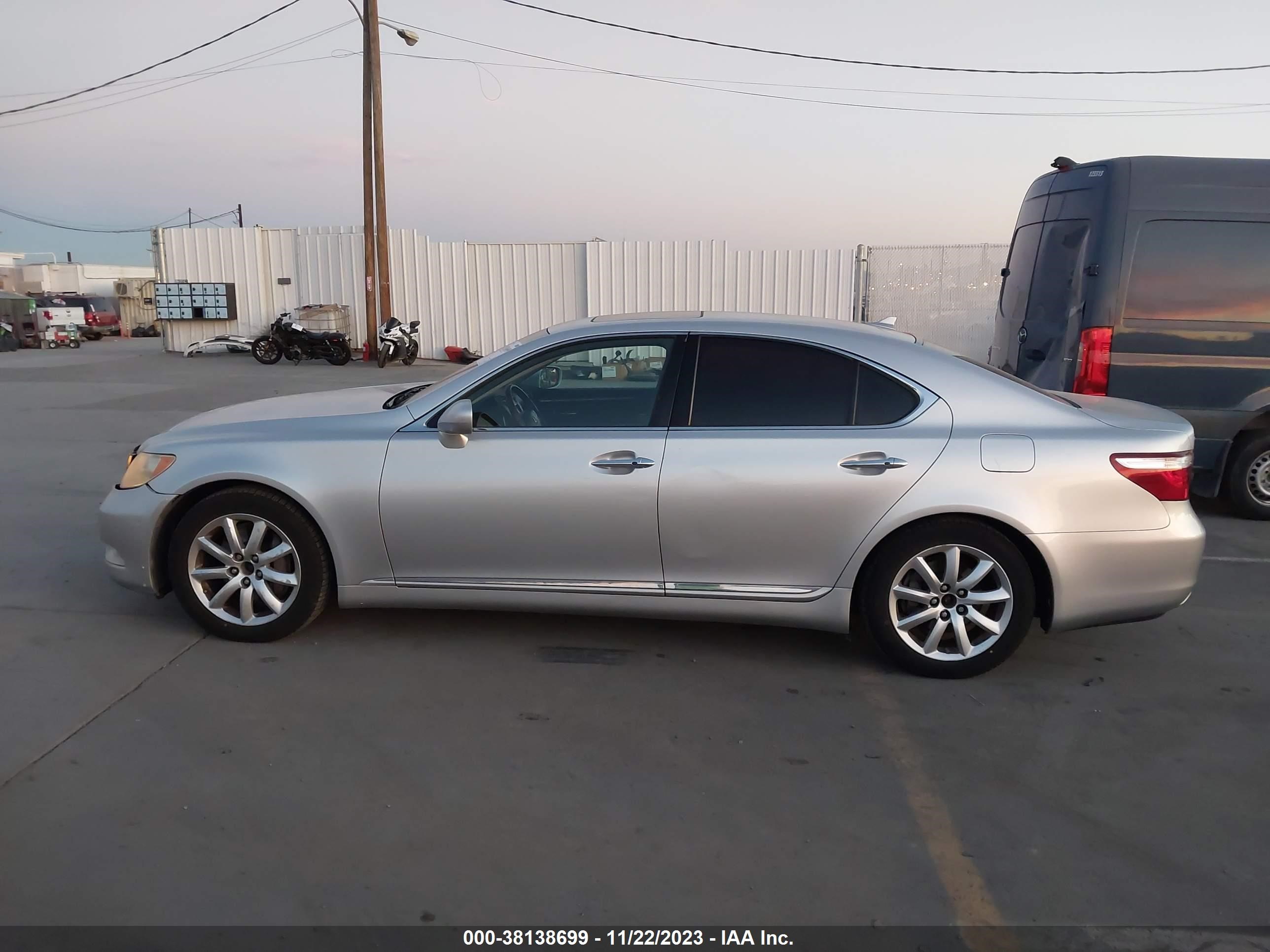 Photo 13 VIN: JTHBL46F785072894 - LEXUS LS 