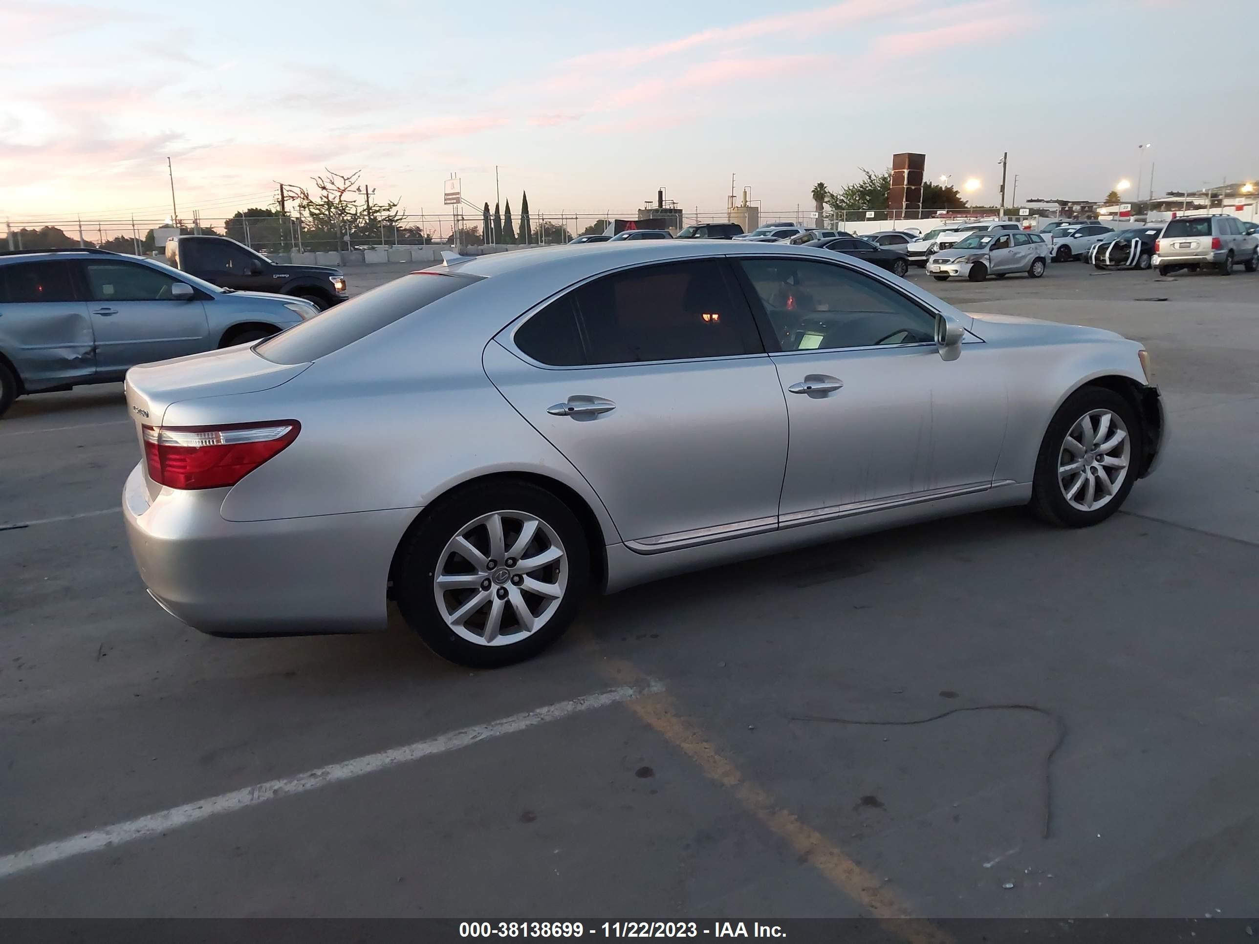 Photo 3 VIN: JTHBL46F785072894 - LEXUS LS 