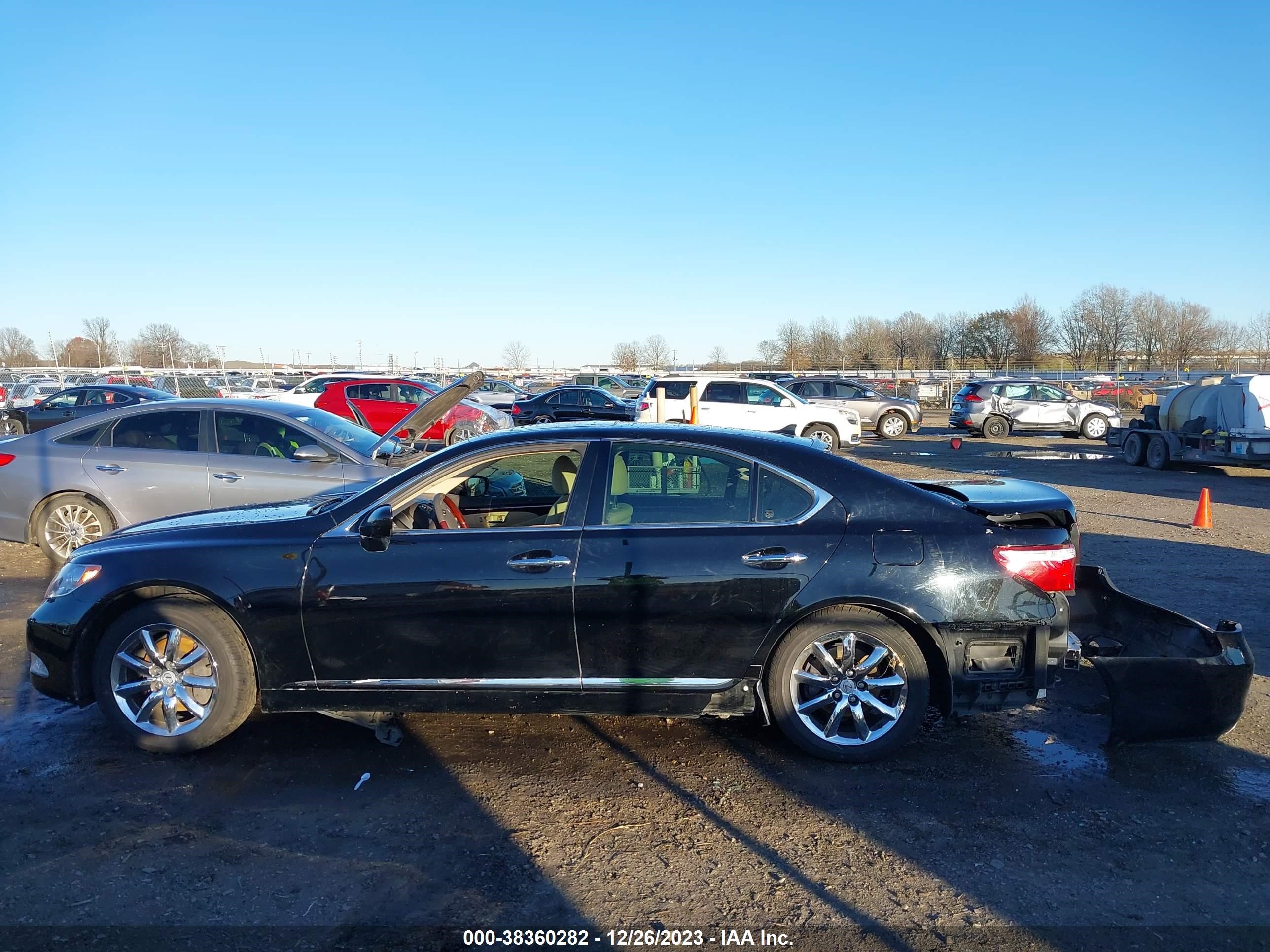 Photo 13 VIN: JTHBL46F795089079 - LEXUS LS 