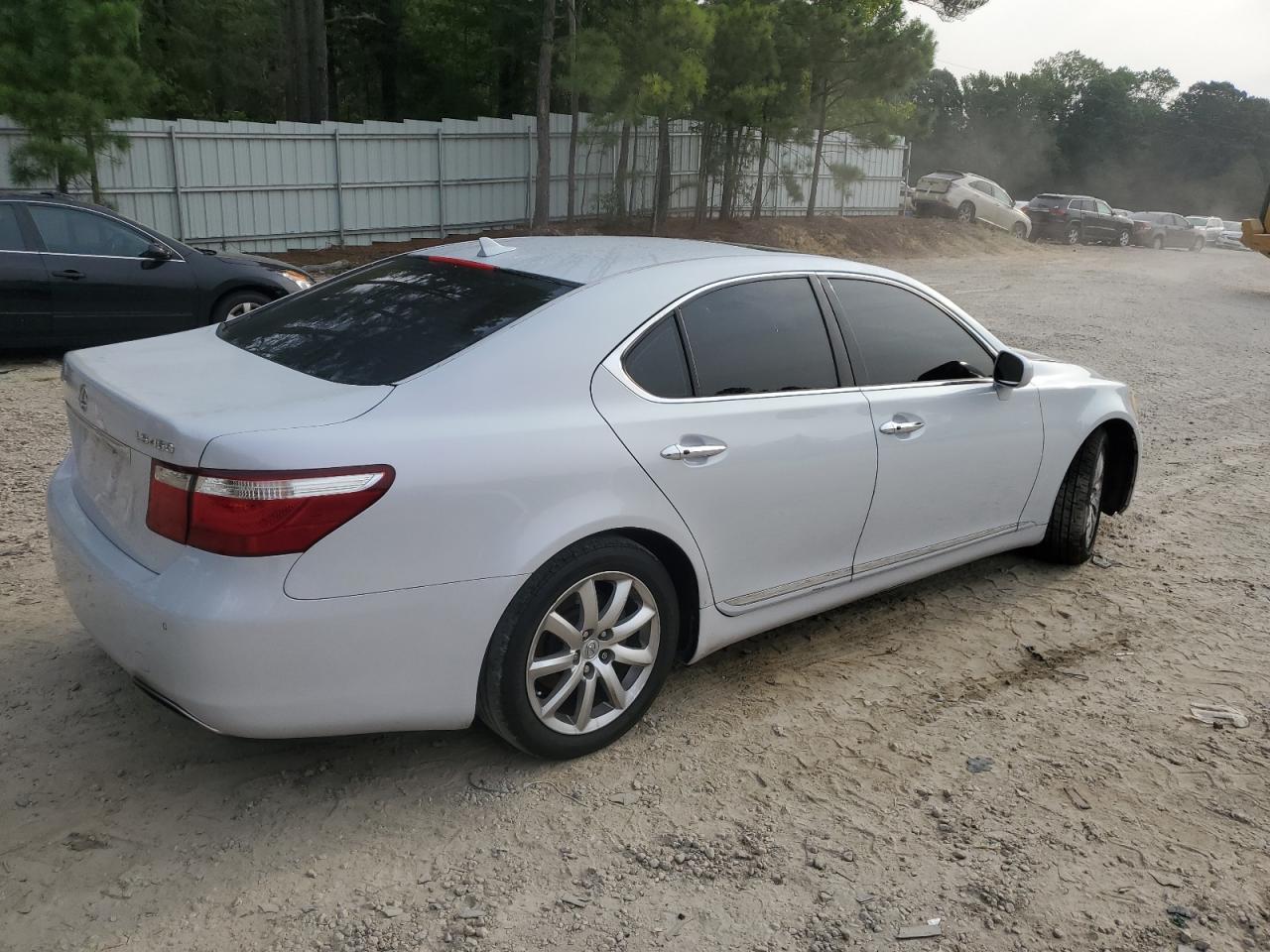 Photo 2 VIN: JTHBL46F885054467 - LEXUS LS 