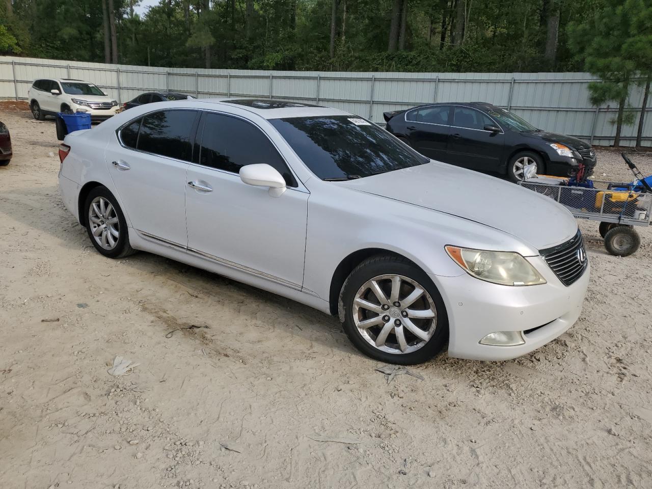 Photo 3 VIN: JTHBL46F885054467 - LEXUS LS 