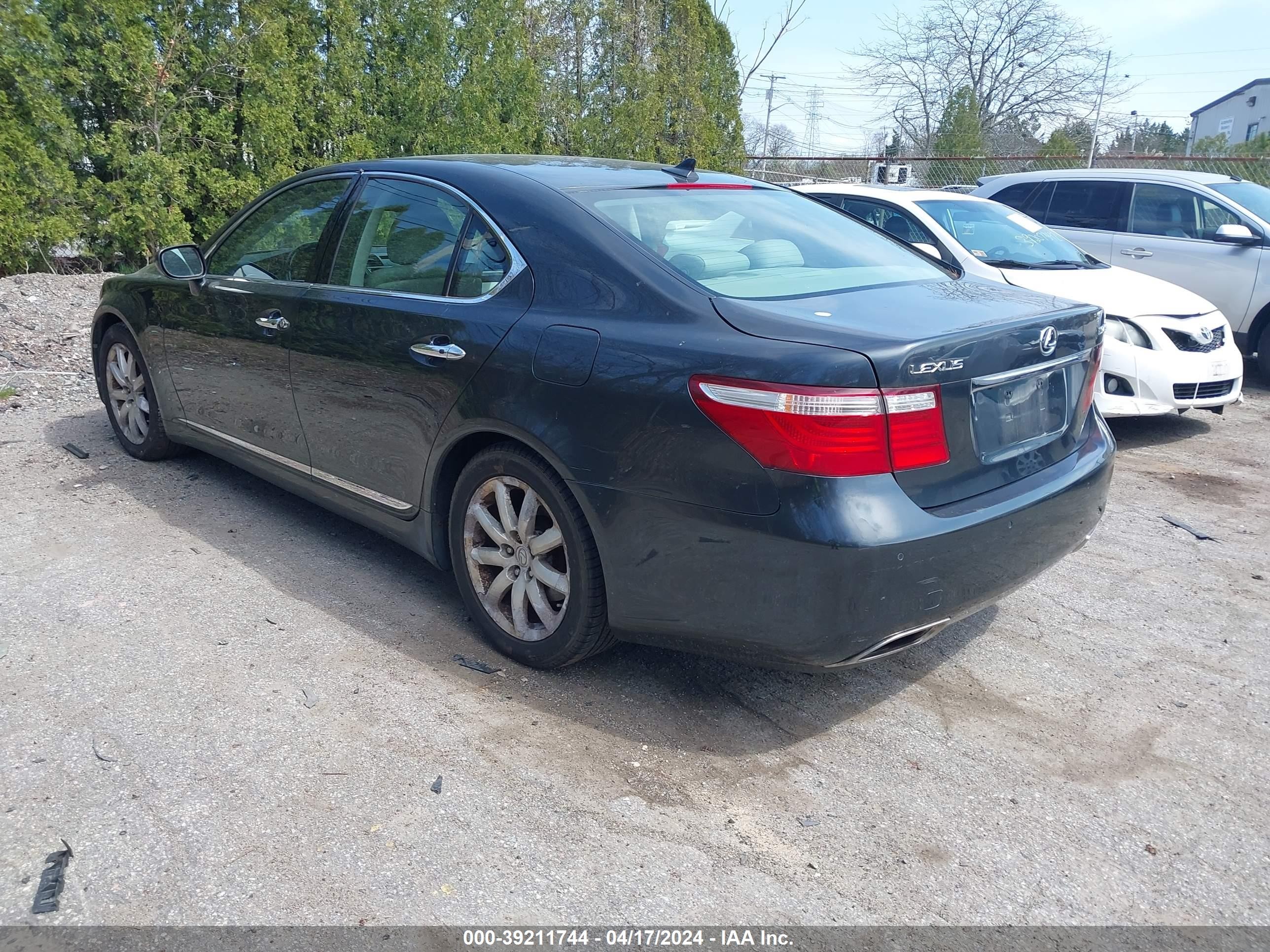 Photo 2 VIN: JTHBL46F885056705 - LEXUS LS 