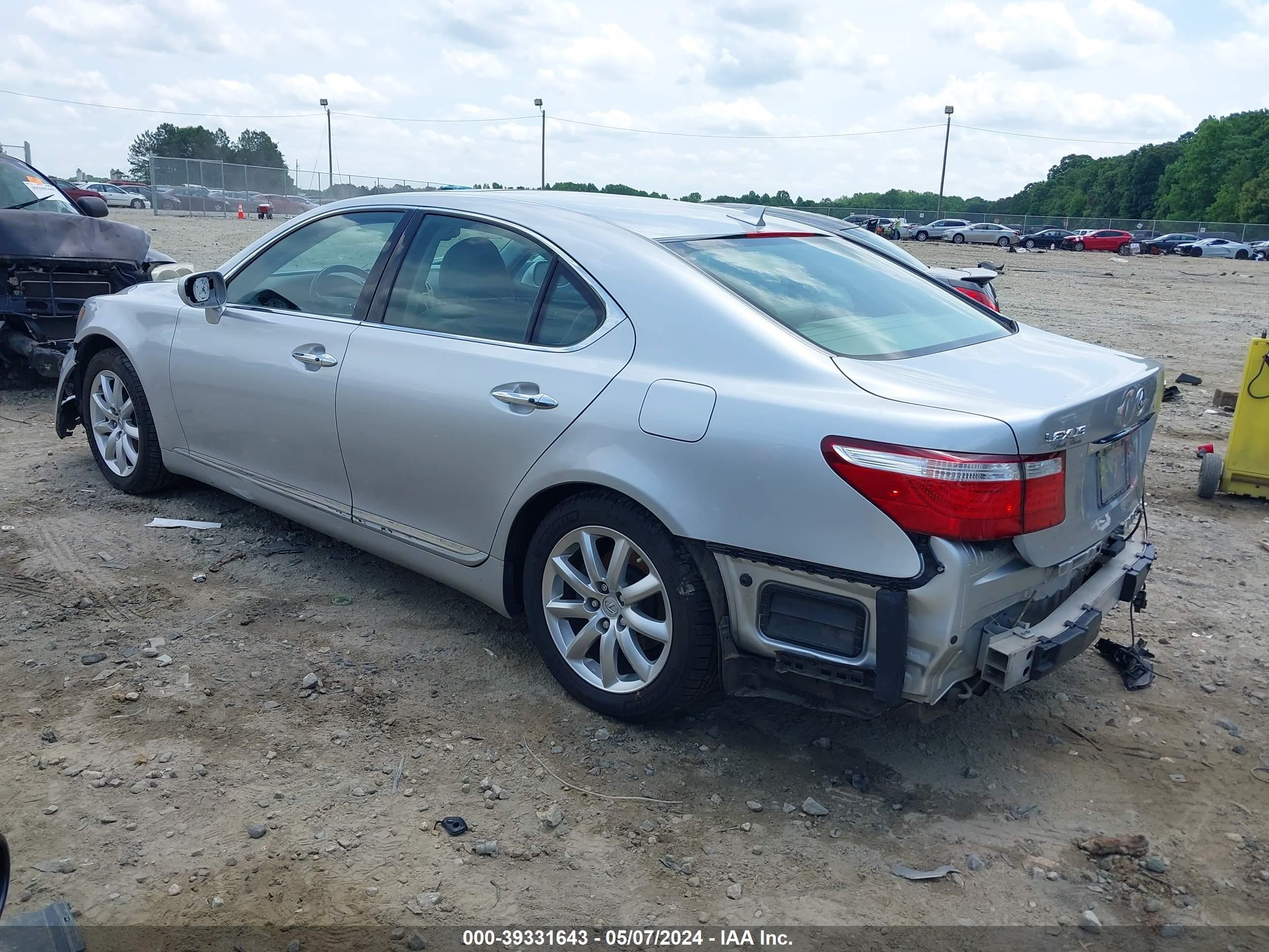 Photo 2 VIN: JTHBL46F895090449 - LEXUS LS 