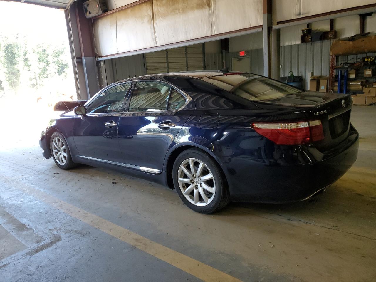 Photo 1 VIN: JTHBL46F985057250 - LEXUS LS 