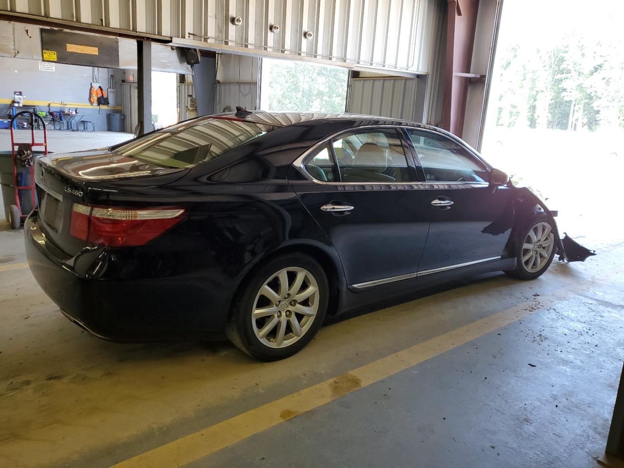 Photo 2 VIN: JTHBL46F985057250 - LEXUS LS 