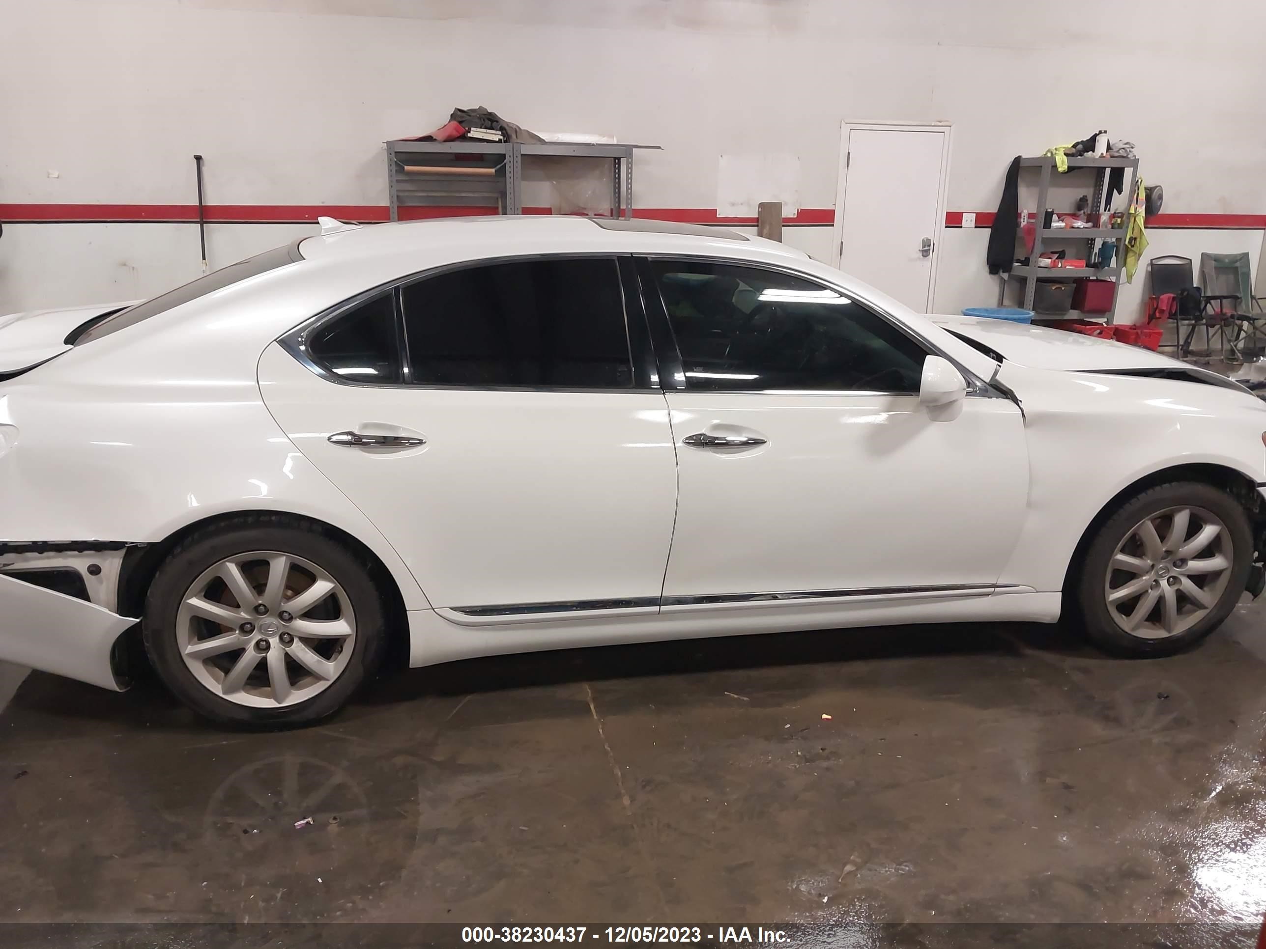 Photo 13 VIN: JTHBL46FX85080746 - LEXUS LS 