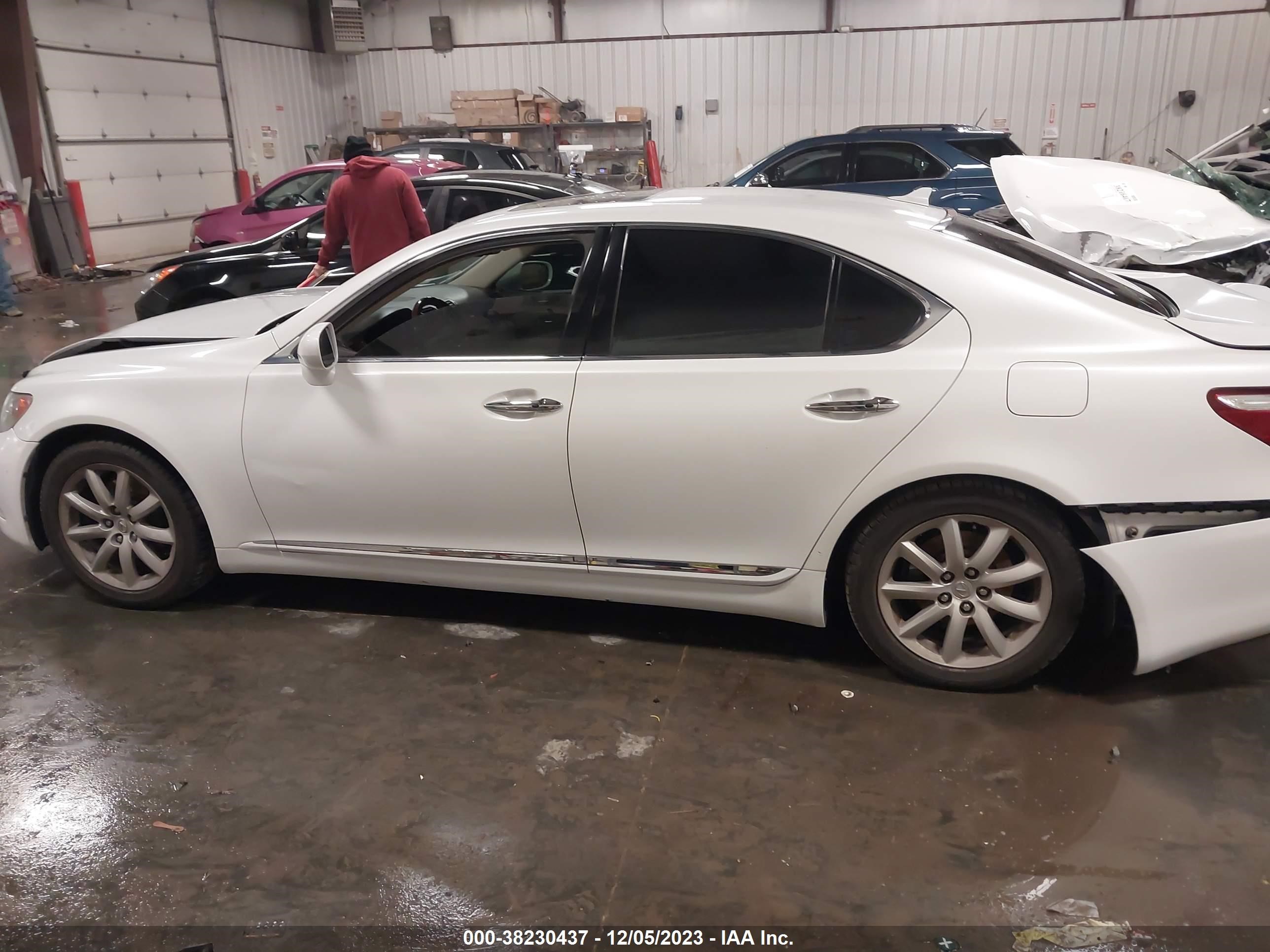 Photo 14 VIN: JTHBL46FX85080746 - LEXUS LS 