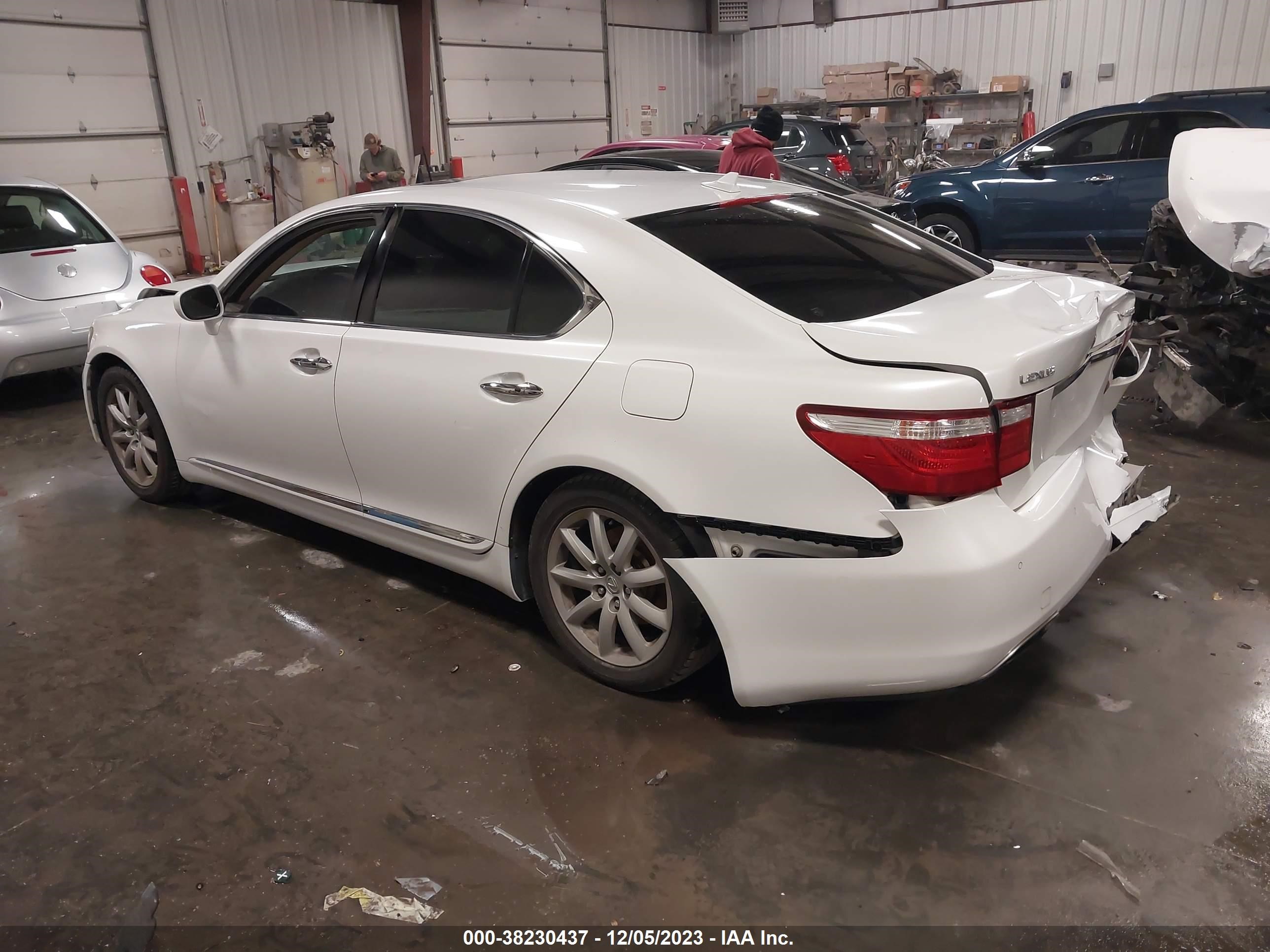 Photo 2 VIN: JTHBL46FX85080746 - LEXUS LS 