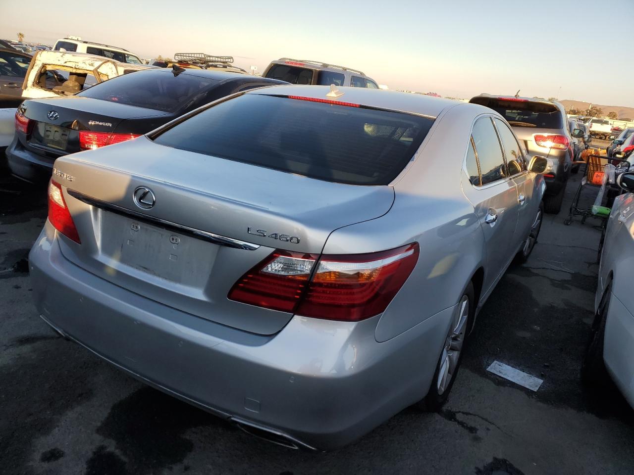 Photo 2 VIN: JTHBL5EF0A5098993 - LEXUS LS 