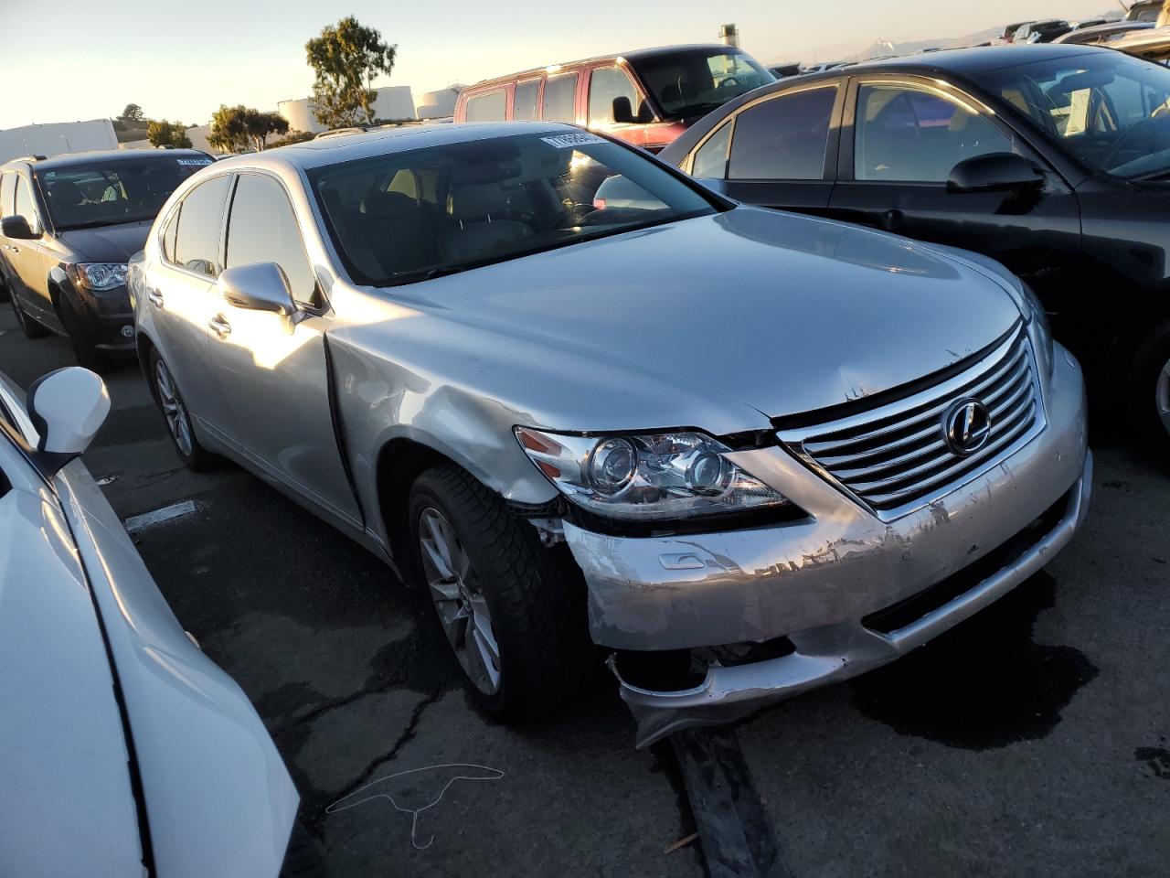 Photo 3 VIN: JTHBL5EF0A5098993 - LEXUS LS 