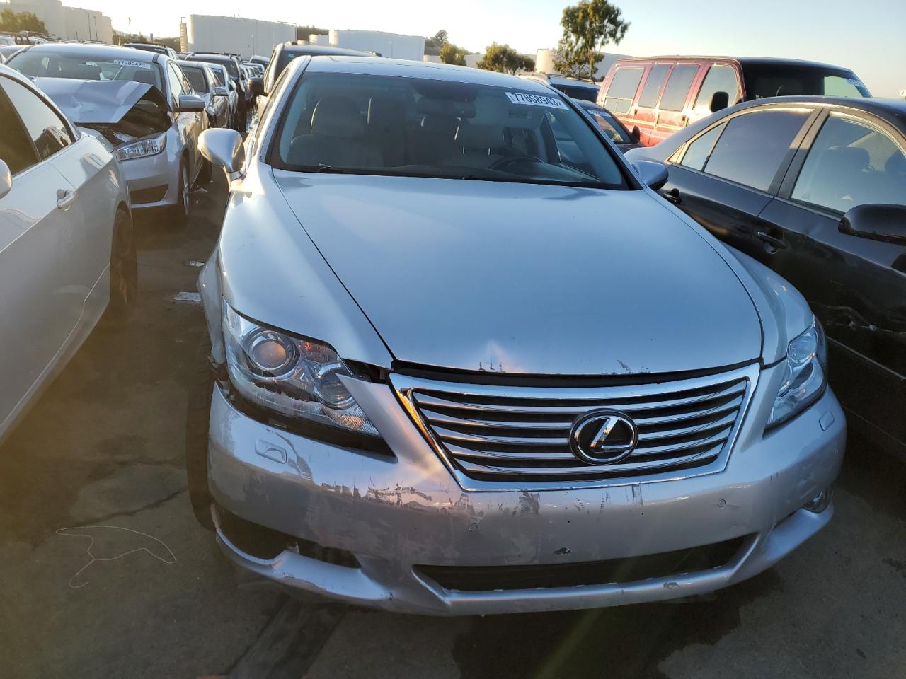 Photo 4 VIN: JTHBL5EF0A5098993 - LEXUS LS 