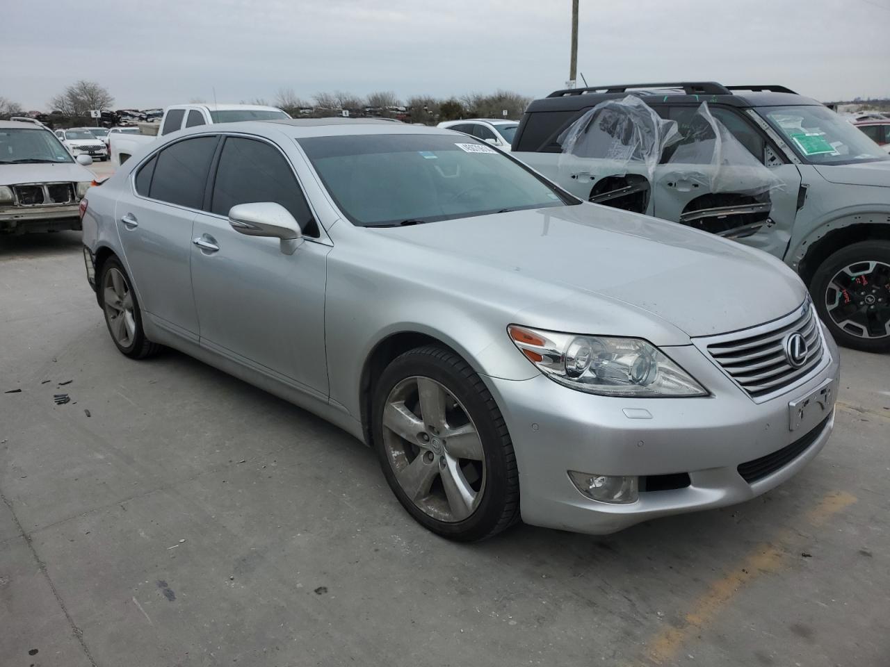 Photo 3 VIN: JTHBL5EF0B5106396 - LEXUS LS460 