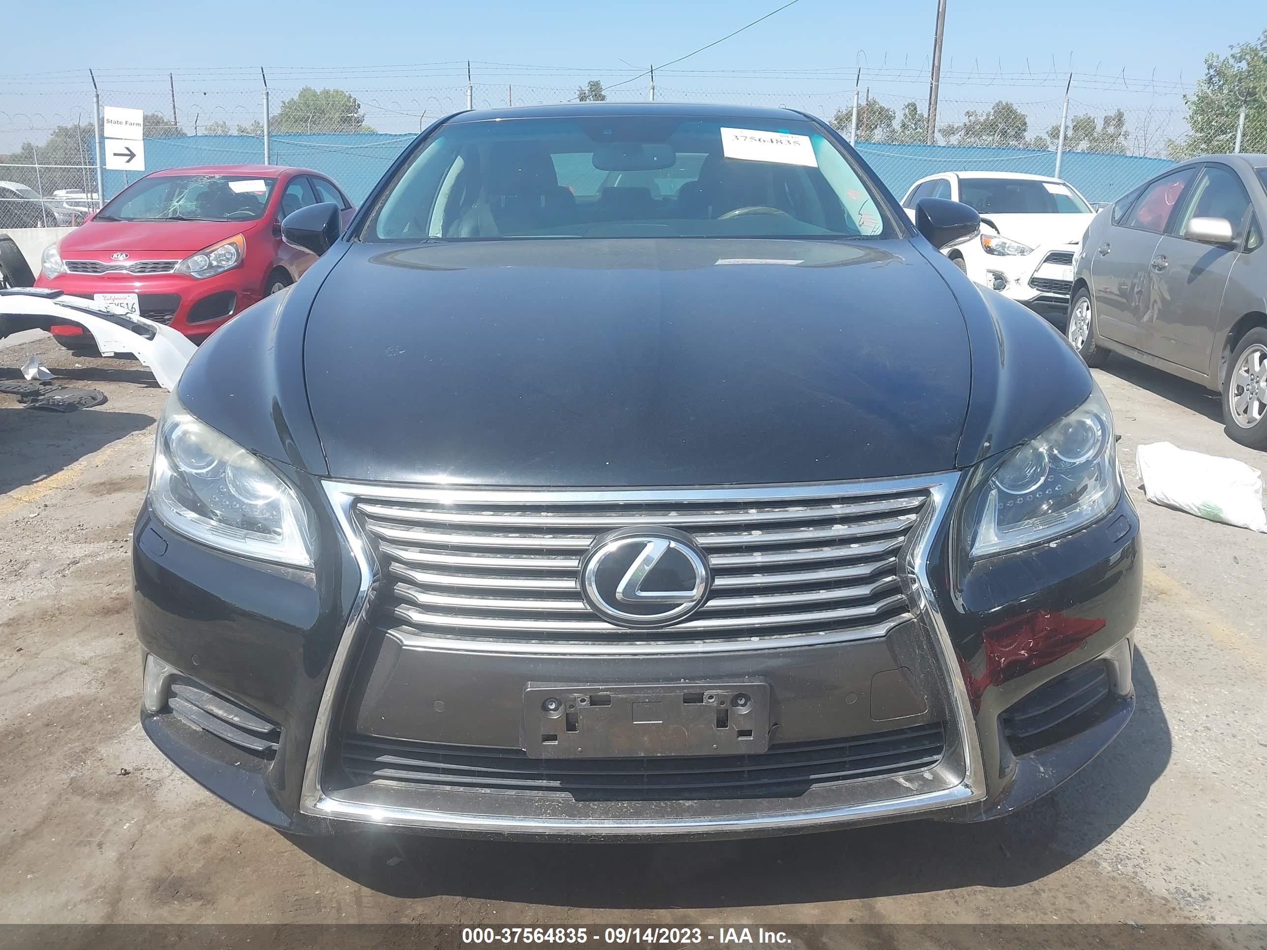 Photo 12 VIN: JTHBL5EF1E5132834 - LEXUS LS 