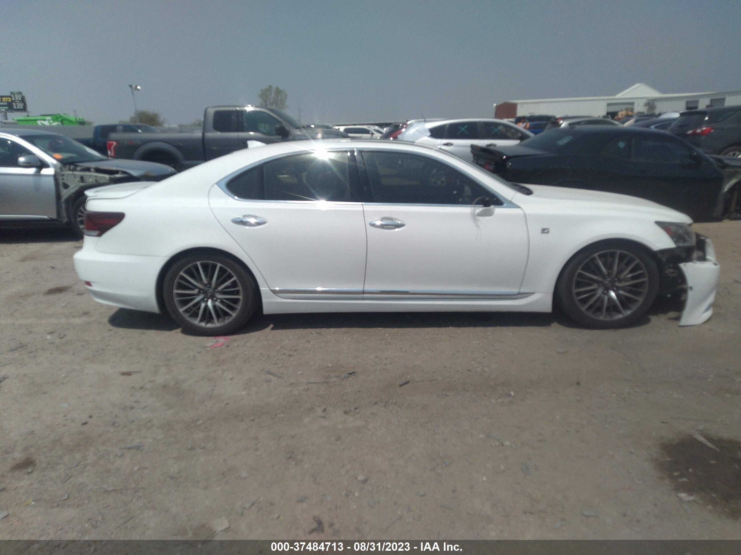 Photo 12 VIN: JTHBL5EF2E5130946 - LEXUS LS 