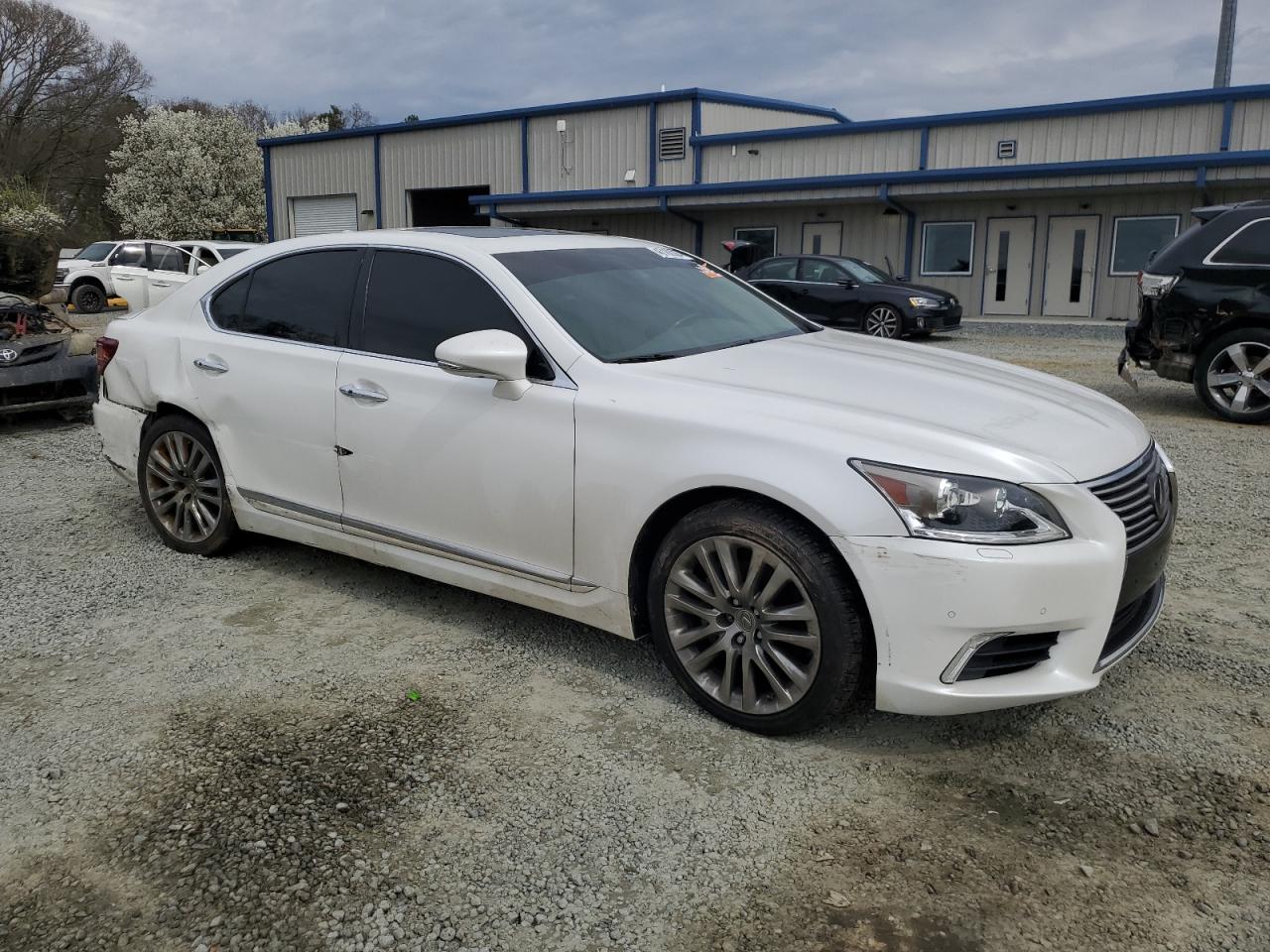 Photo 3 VIN: JTHBL5EF2H5143796 - LEXUS LS 