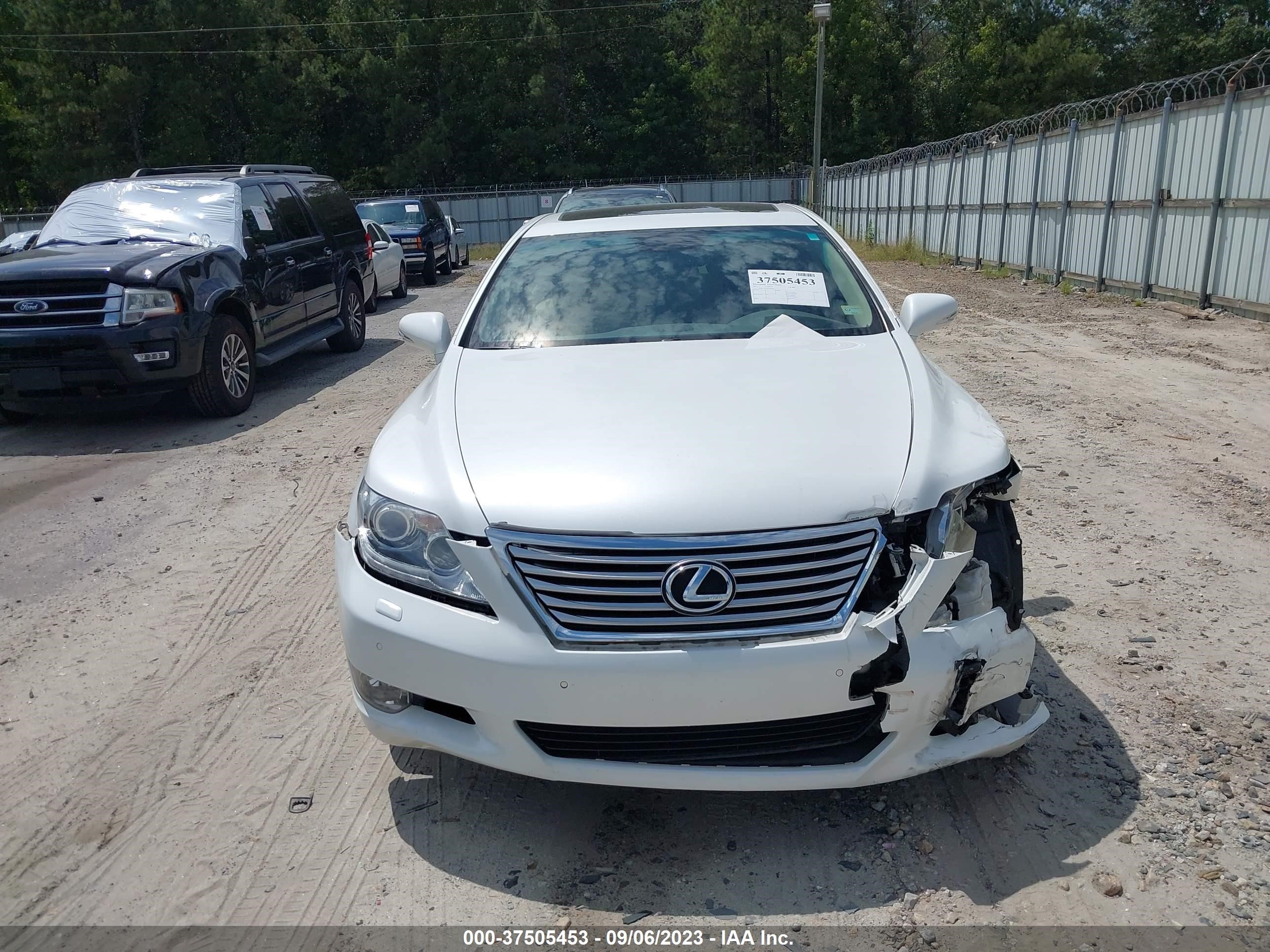 Photo 11 VIN: JTHBL5EF3B5103864 - LEXUS LS 