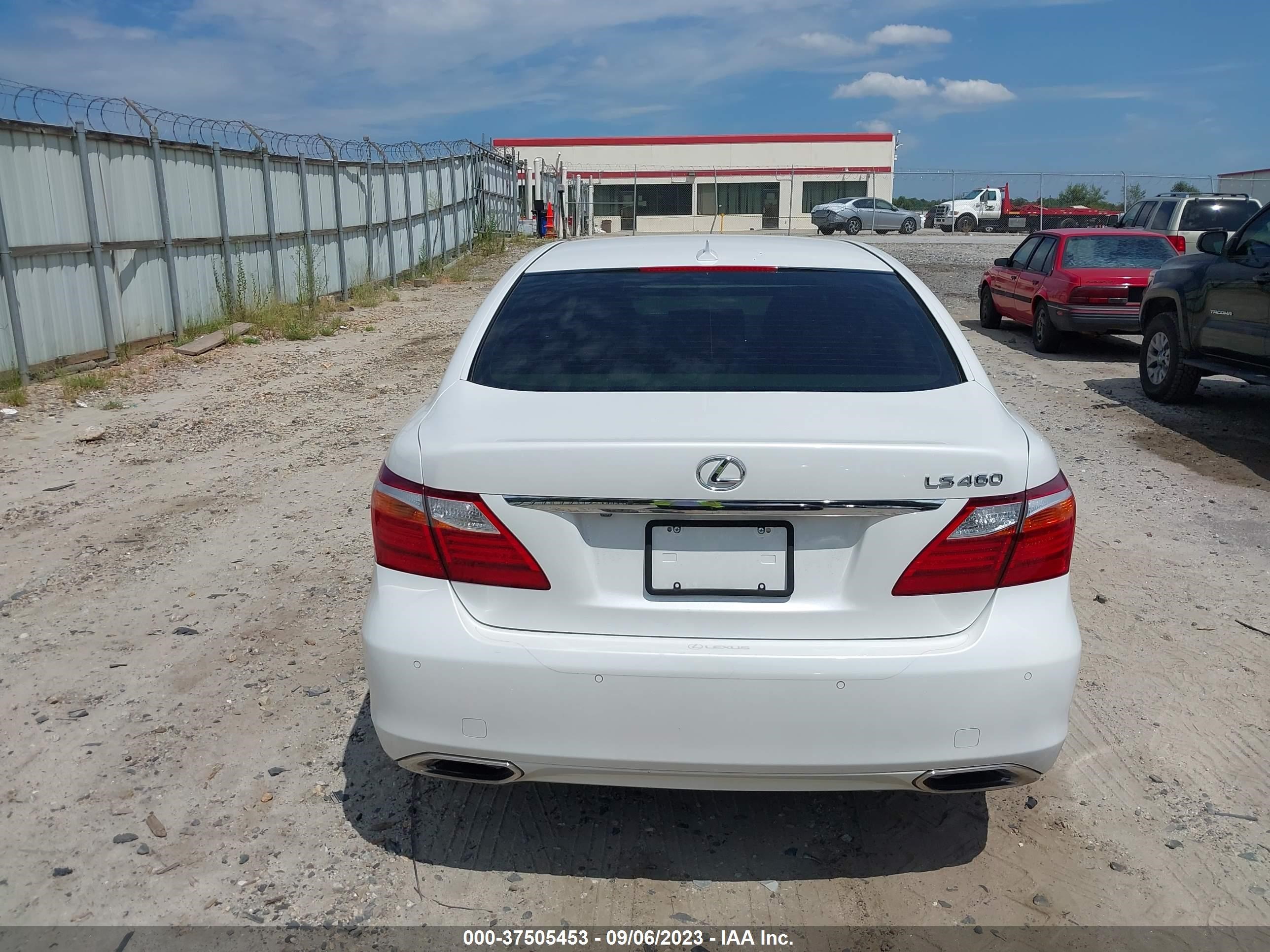 Photo 15 VIN: JTHBL5EF3B5103864 - LEXUS LS 