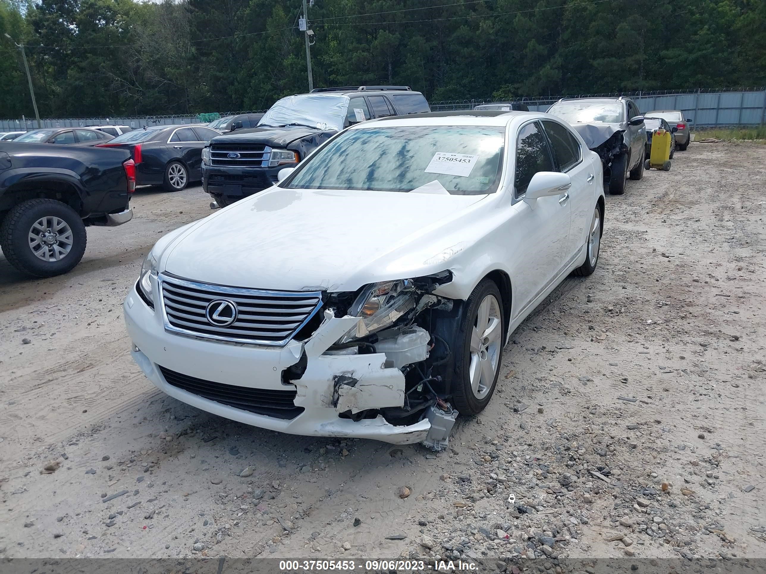 Photo 5 VIN: JTHBL5EF3B5103864 - LEXUS LS 