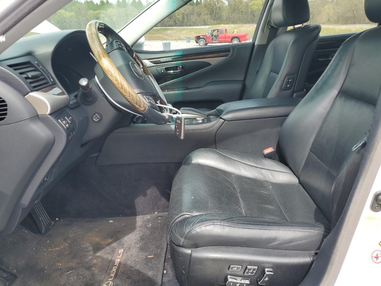Photo 6 VIN: JTHBL5EF3F5134599 - LEXUS LS 