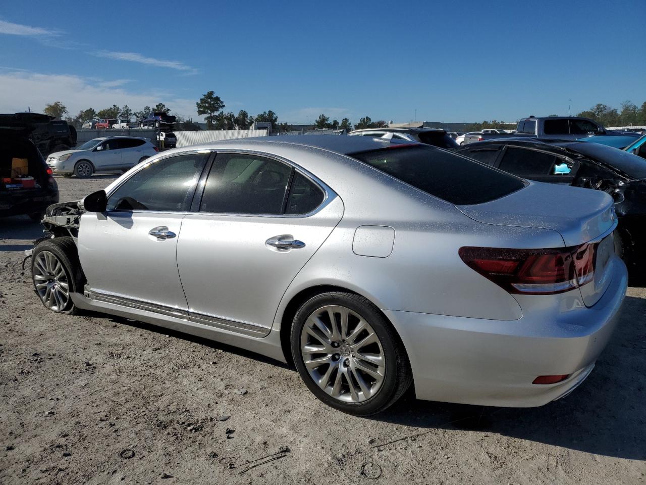 Photo 1 VIN: JTHBL5EF6D5121701 - LEXUS LS 