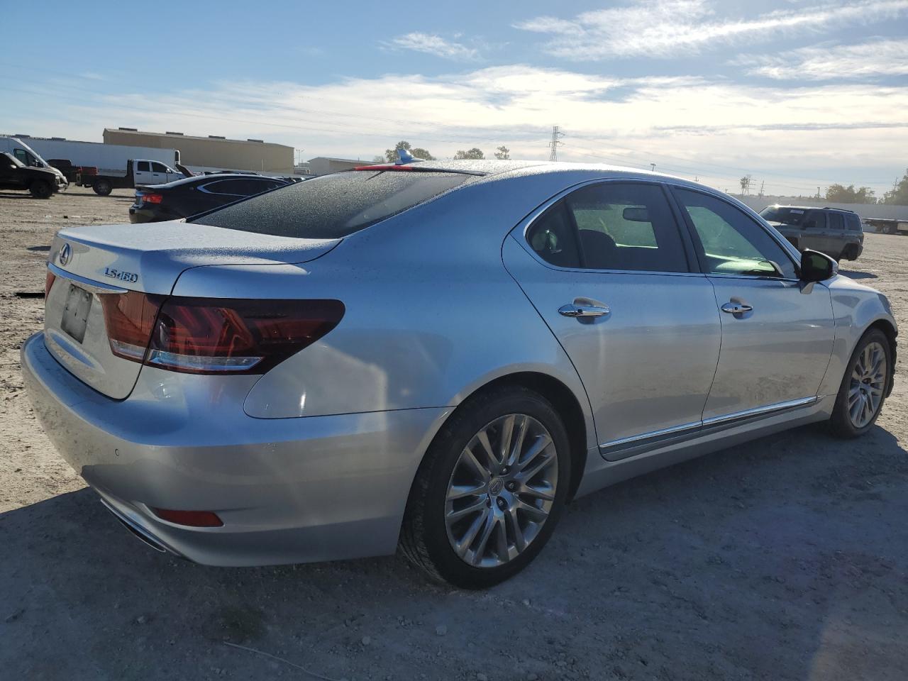 Photo 2 VIN: JTHBL5EF6D5121701 - LEXUS LS 