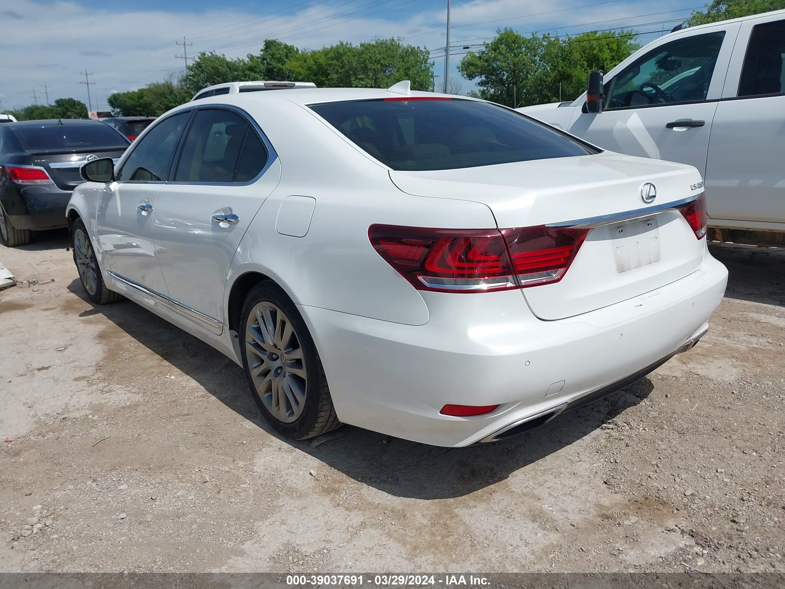 Photo 2 VIN: JTHBL5EF7E5127038 - LEXUS LS 